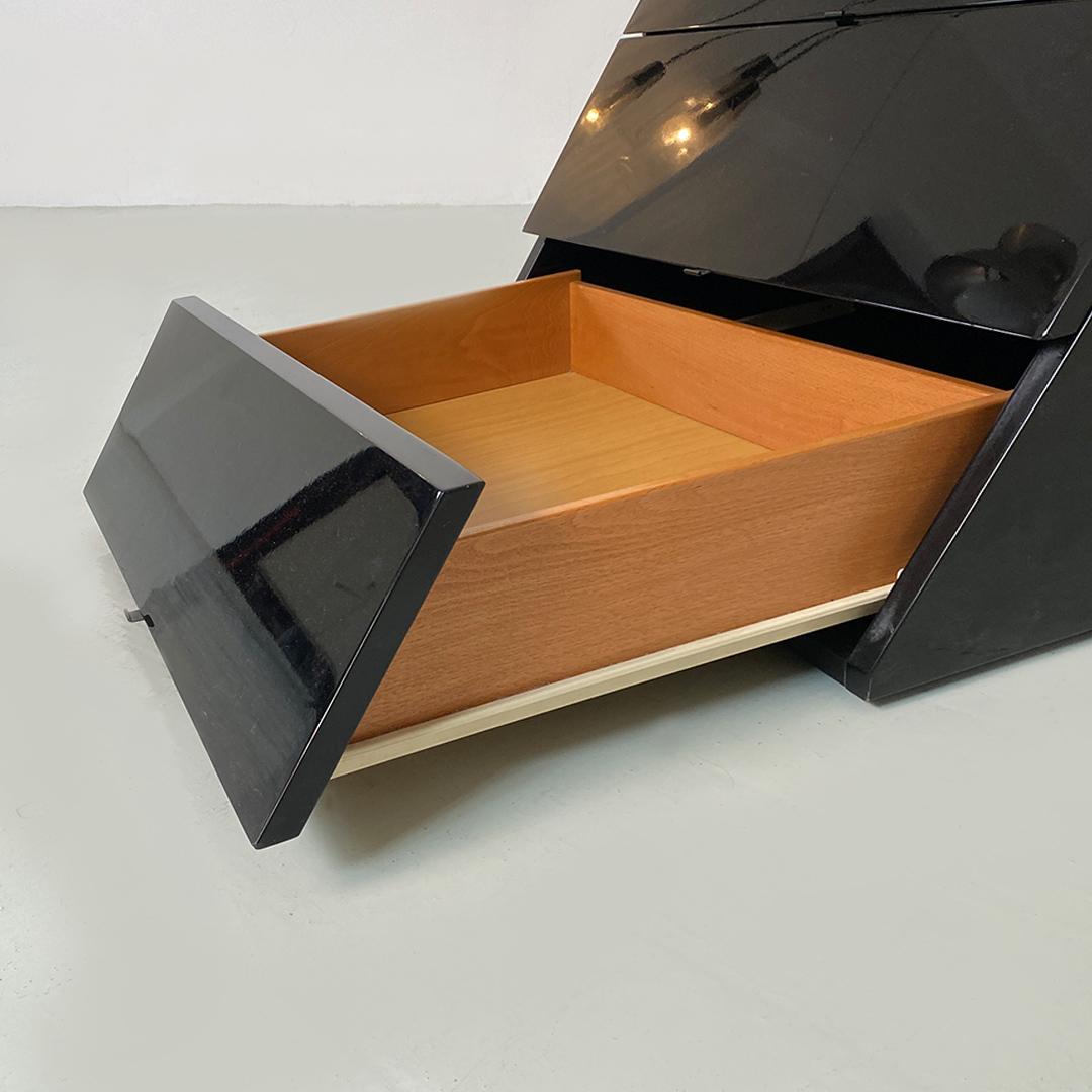 Italienische moderne Kommode mit vier Schubladen aus schwarz lackiertem Holz, 1980er Jahre im Angebot 6