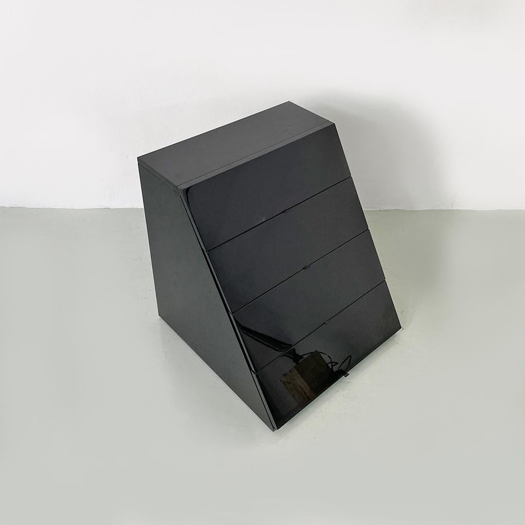 Italienische moderne Kommode mit vier Schubladen aus schwarz lackiertem Holz, 1980er Jahre im Angebot 14