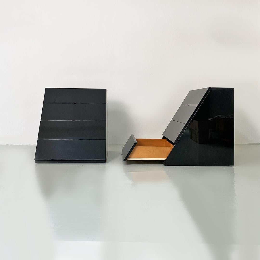 Italienische moderne Kommode mit vier Schubladen aus schwarz lackiertem Holz, 1980er Jahre im Angebot 15