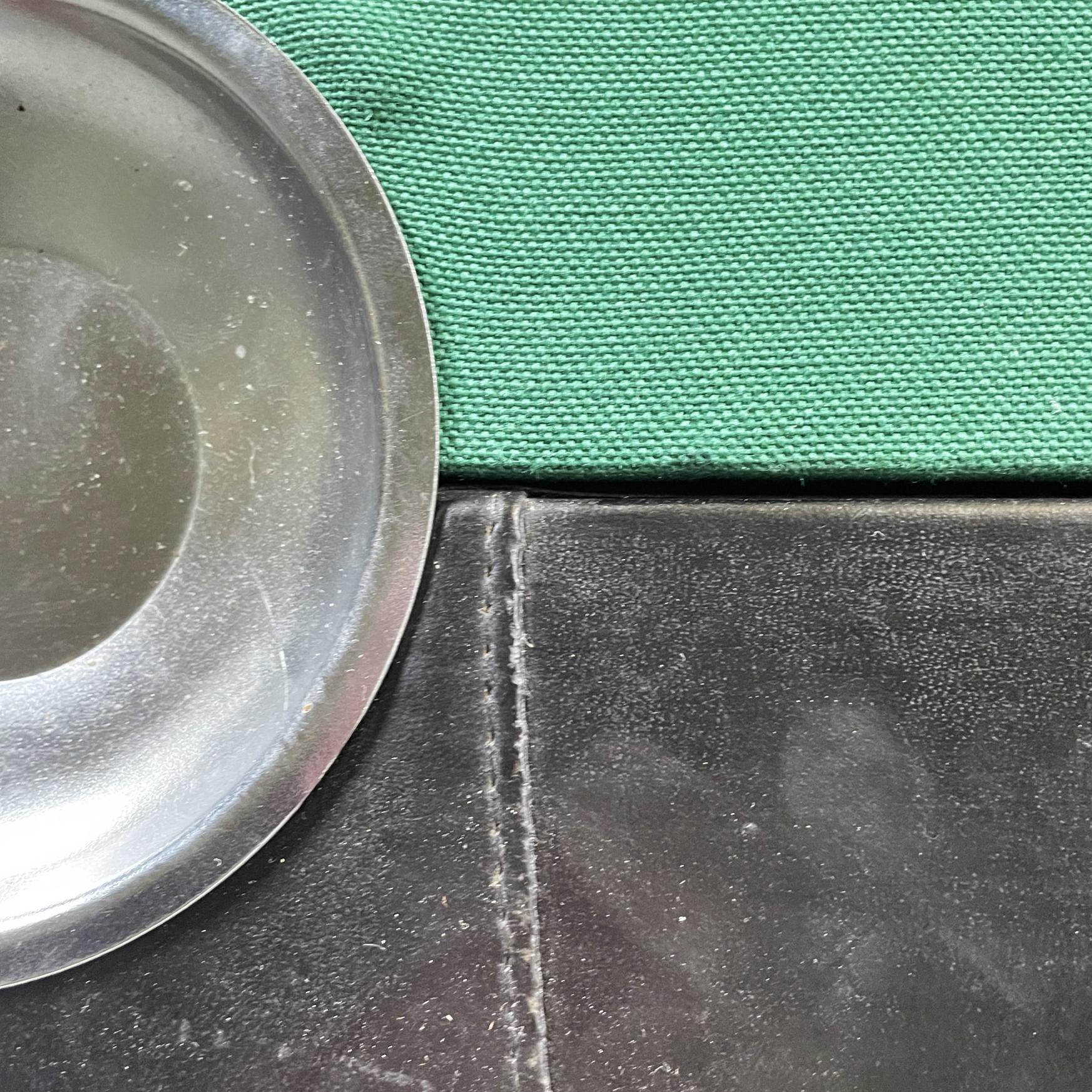 Table de jeu moderne italienne en tissu vert, cuir noir et acier chromé, années 1970 en vente 4