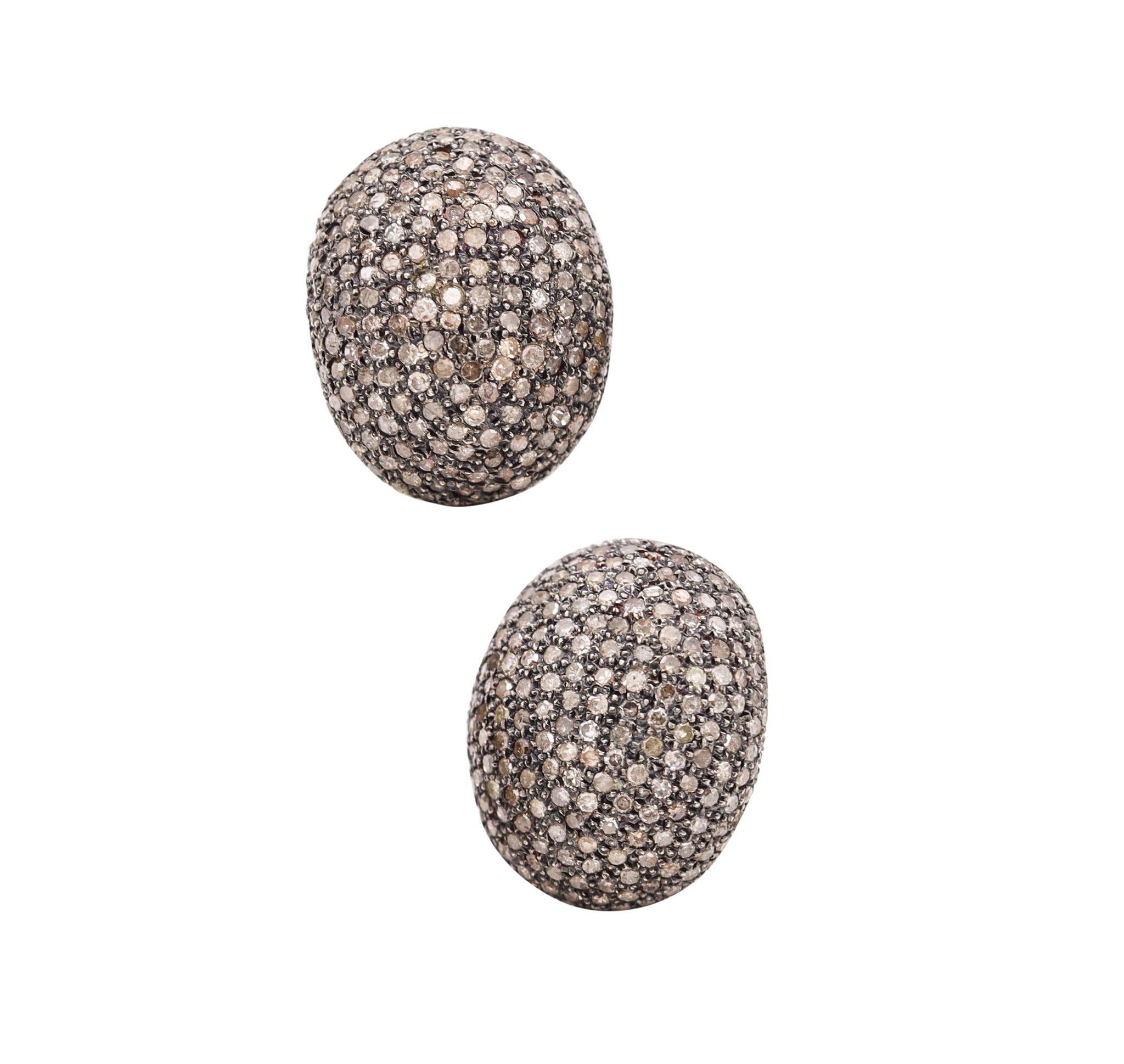 Modern diamonds Cluster earrings.

Beautiful cushioned bombe gem-set pair, crafted in Napoles Italy in solid yellow gold of 18 karats and suited with posts for pierced ears and omega backs for fastening clips.

The entire surface is embellished,