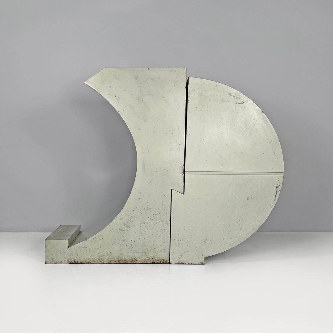 Italian modern geometric metal sculpture by Edmondo Cirillo, 1970s
Metal sculpture with a rectangular base with reference to the brutalist style. The sculpture is composed of two structures that balance each other through a joint in the central