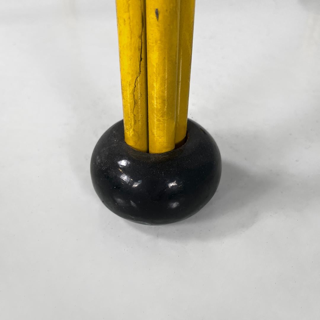 Italian modern geometric yellow painted metal rod coffee table, 1980s For Sale 11