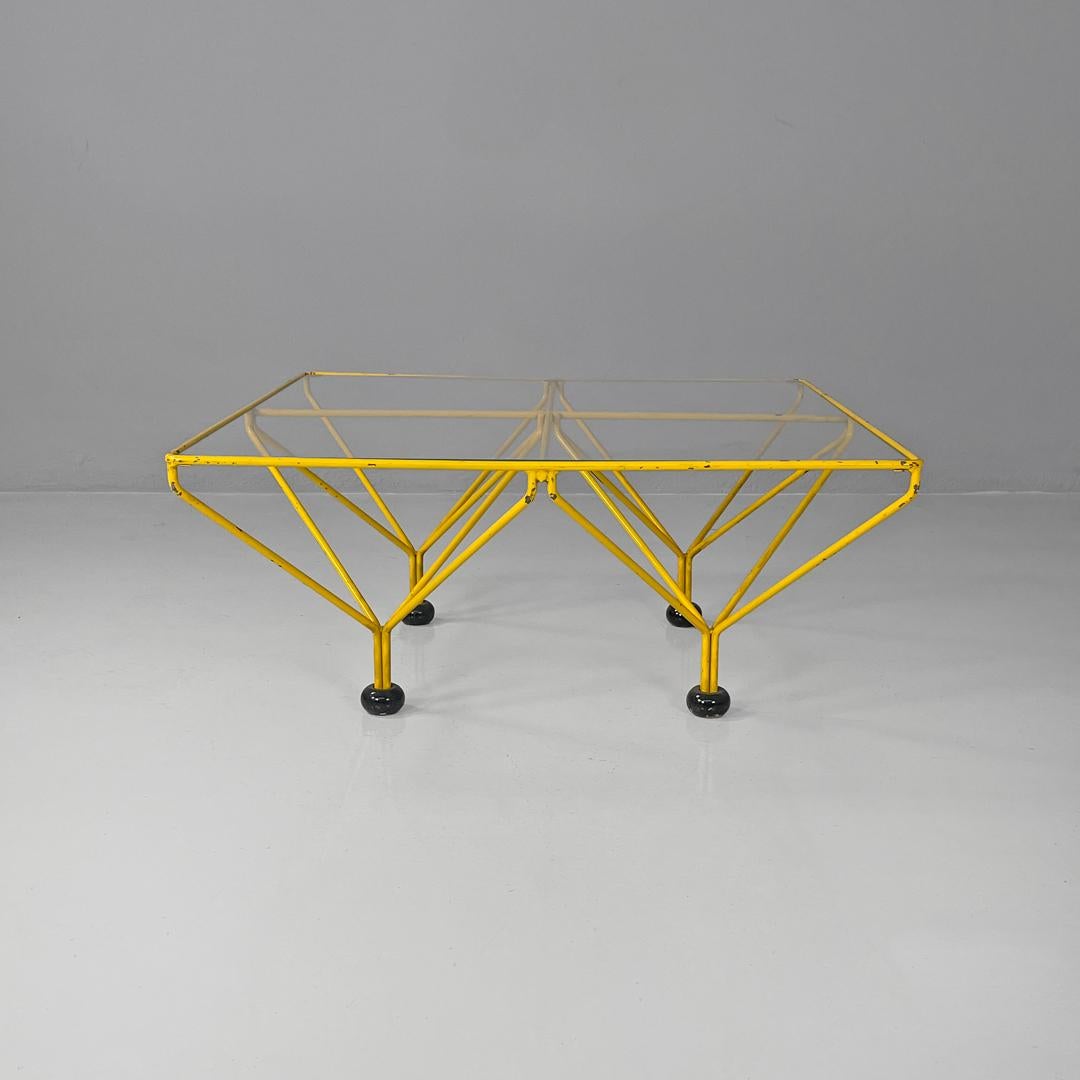 Italian modern geometric yellow painted metal rod coffee table, 1980s In Fair Condition For Sale In MIlano, IT