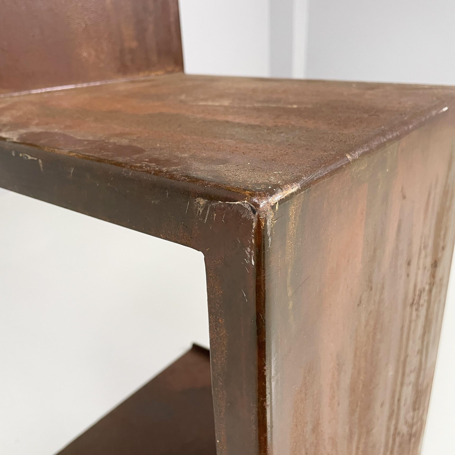 Silla geométrica moderna italiana de hierro, años 80 en venta 6