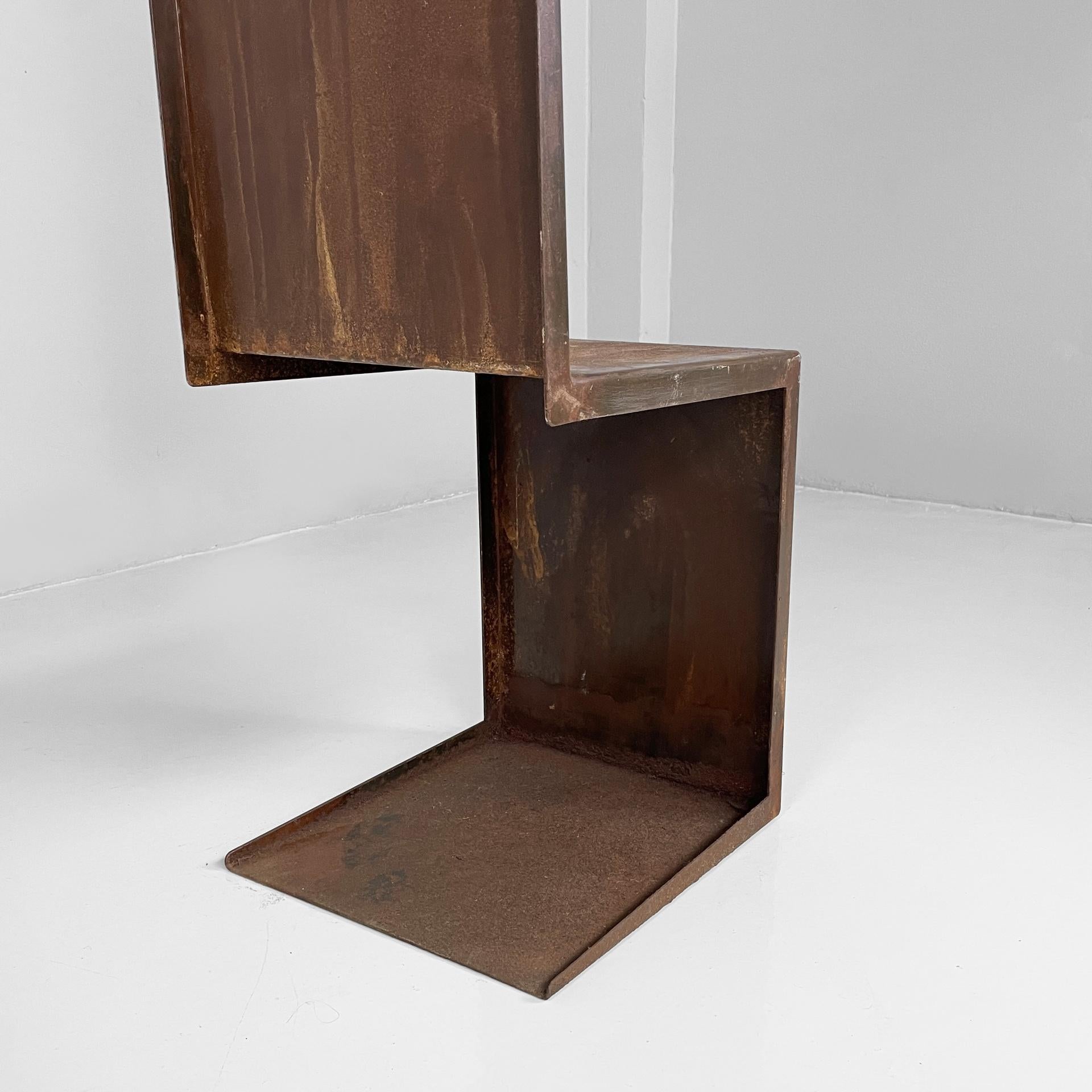 Silla geométrica moderna italiana de hierro, años 80 en venta 8