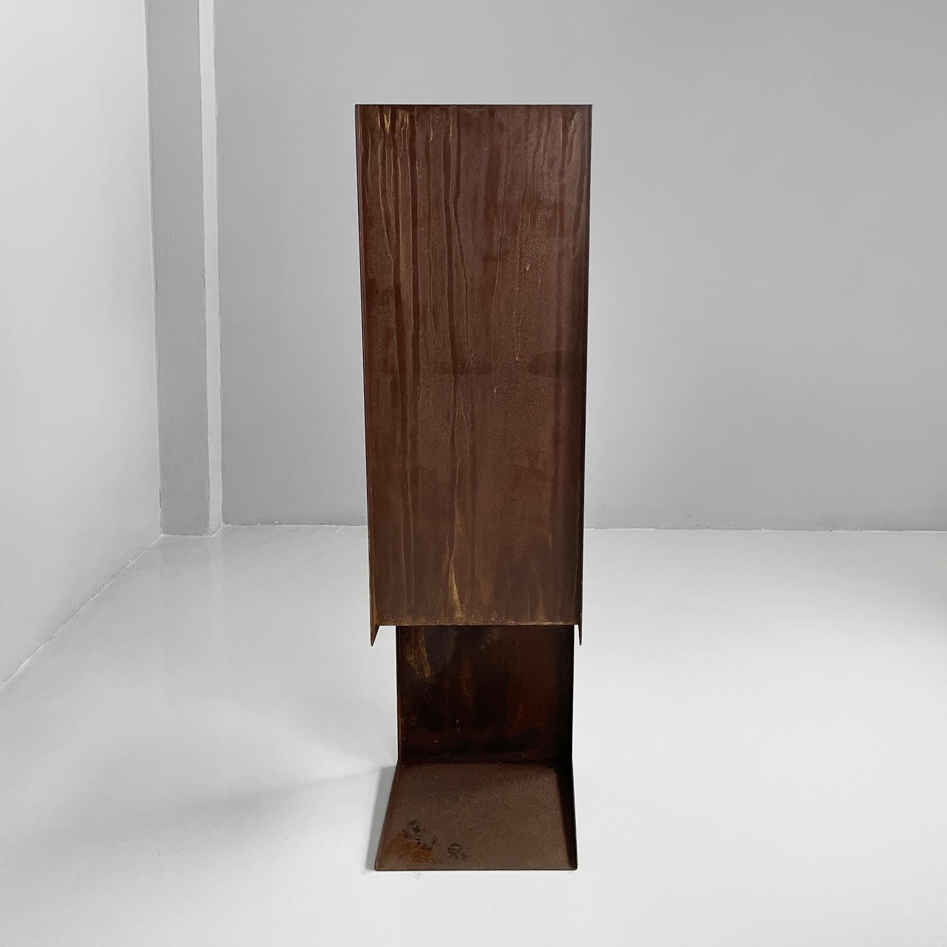 Silla geométrica moderna italiana de hierro, años 80 Italian en venta
