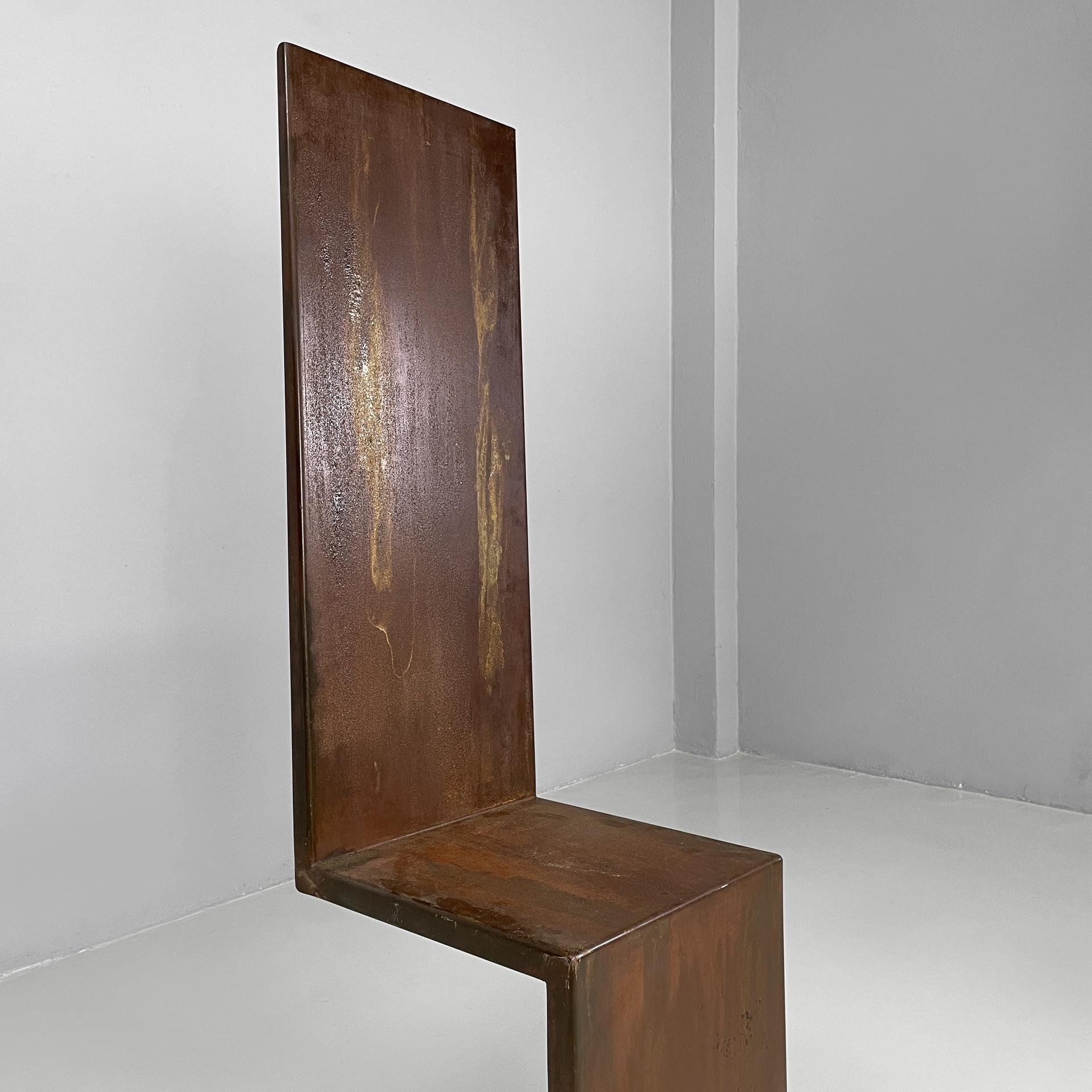 Silla geométrica moderna italiana de hierro, años 80 en Bastante bueno estado para la venta en MIlano, IT