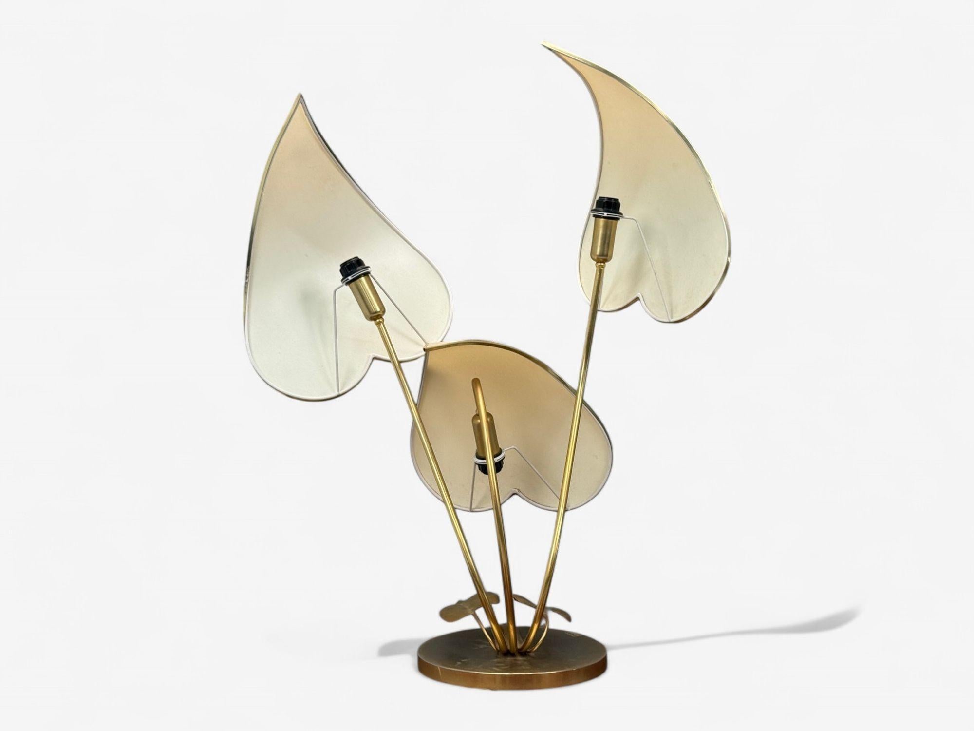 Fin du 20e siècle Lampe de table moderne italienne, fer doré, tissu, Italie, années 1970 en vente