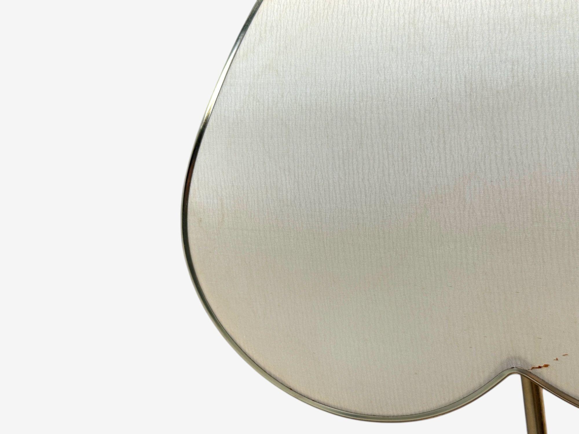 Lampe de table moderne italienne, fer doré, tissu, Italie, années 1970 en vente 1