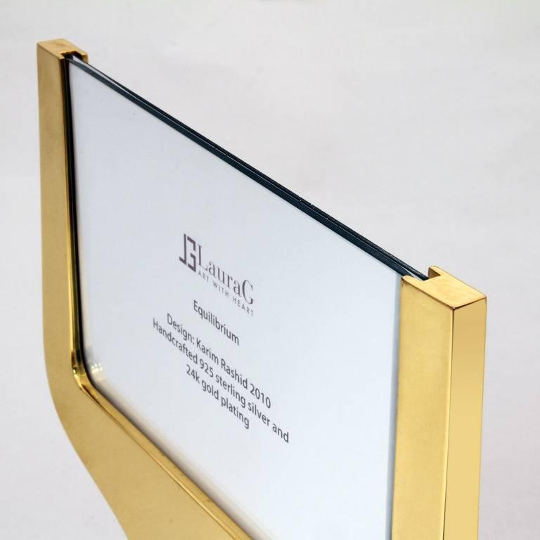 Equilibrium gold is a picture frame in silver 925 gold-plated by Laura G Art with Heart and It is a very simple and modern piece and can be suitable to hold one or two photos, front and back. The piece has been designed same shape front and back as 