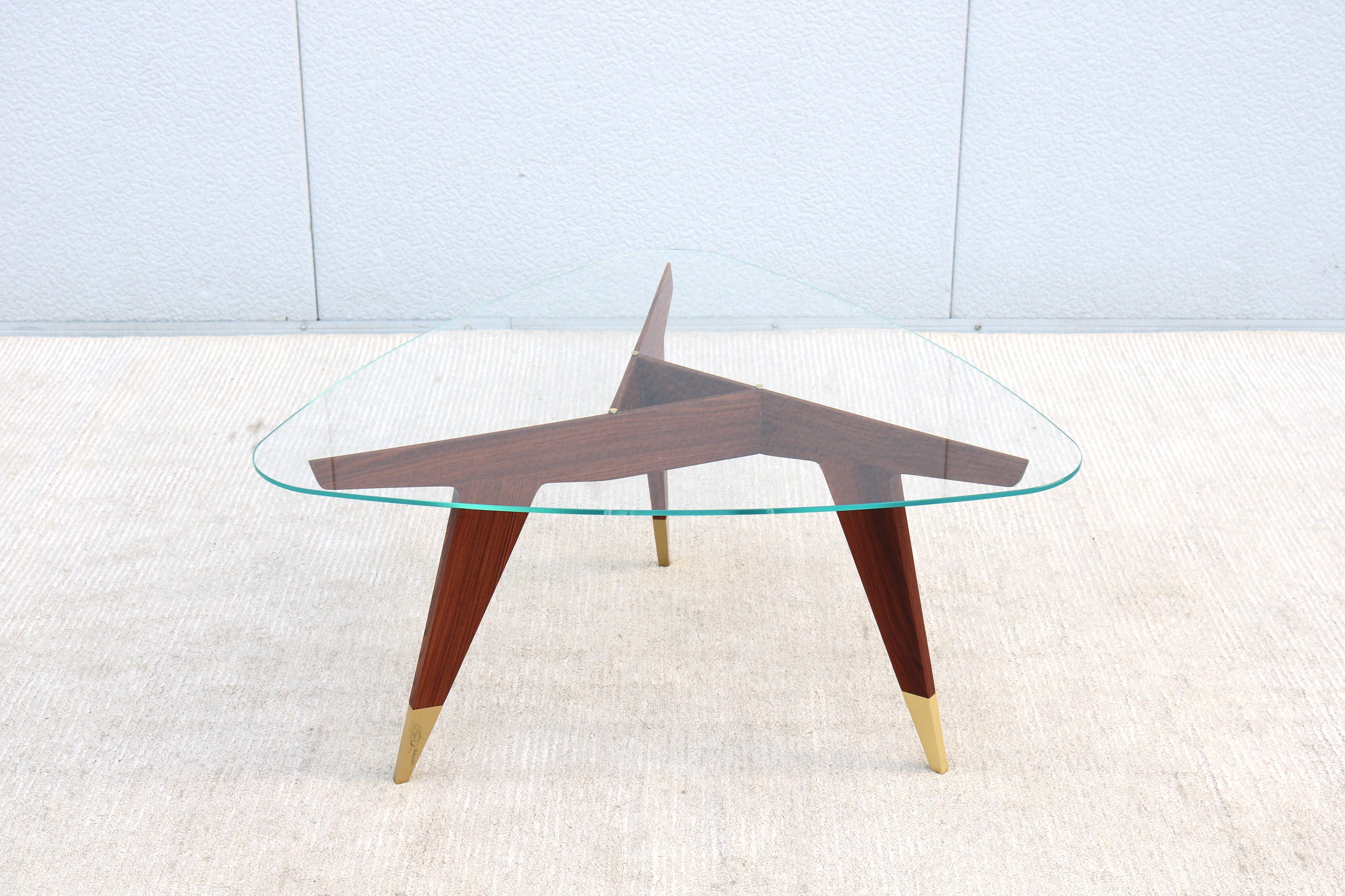 Fabulous D.552.2 coffee table expert-crafted in Italy exclusively by Molteni&C is part of the Gio Ponti collection.
An infinite triangular shape table which is a geometric dialogue between the glass and rosewood - lightness and abstraction