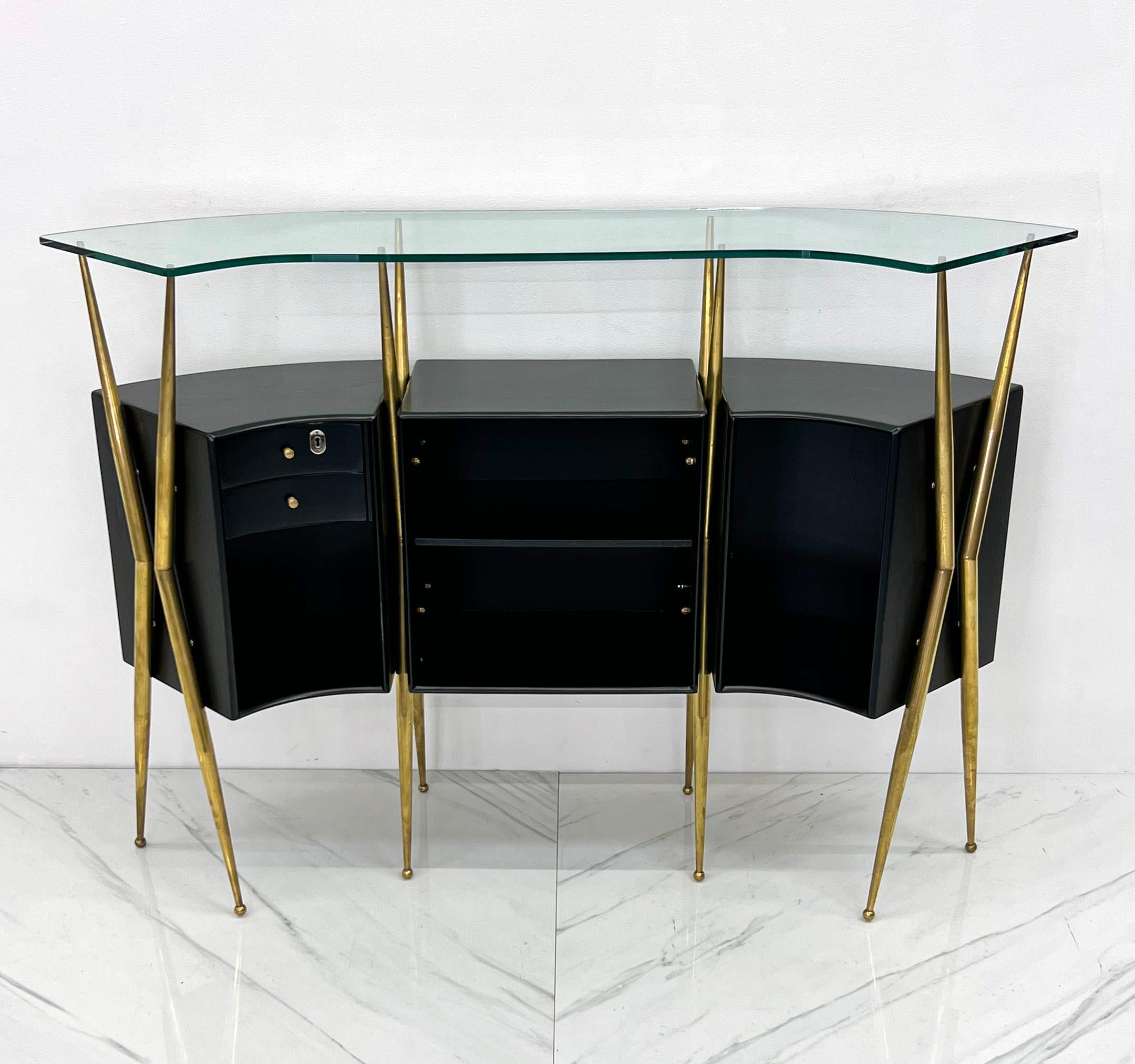 Italian Modern Gio Ponti Style Brass & Ebonized Bar, with Stool, 1950s In Good Condition For Sale In Culver City, CA