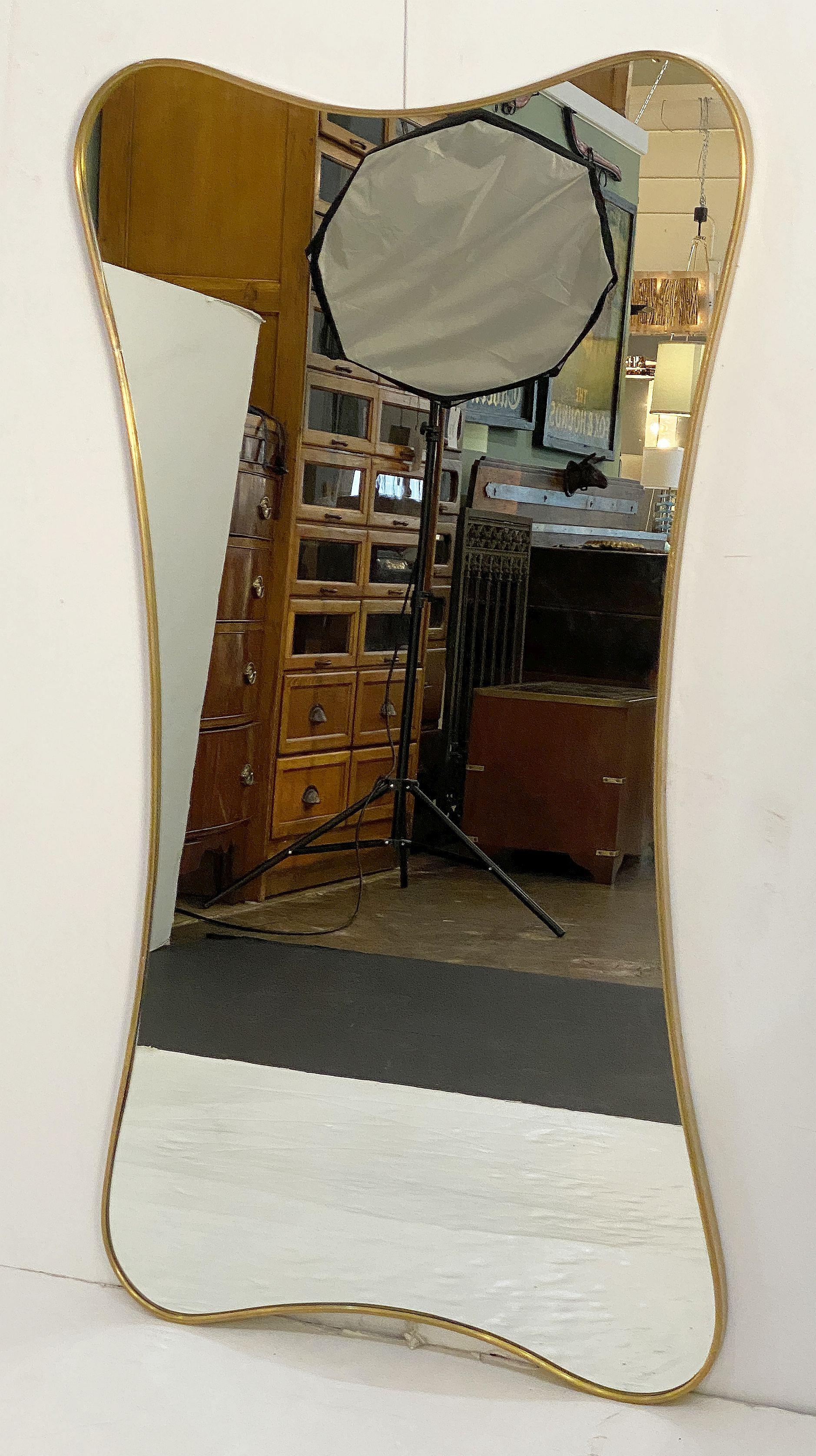 Italian Modern Gio Ponti Style Wall Mirror in Brass Frame (H 48 x W 25) In Good Condition For Sale In Austin, TX