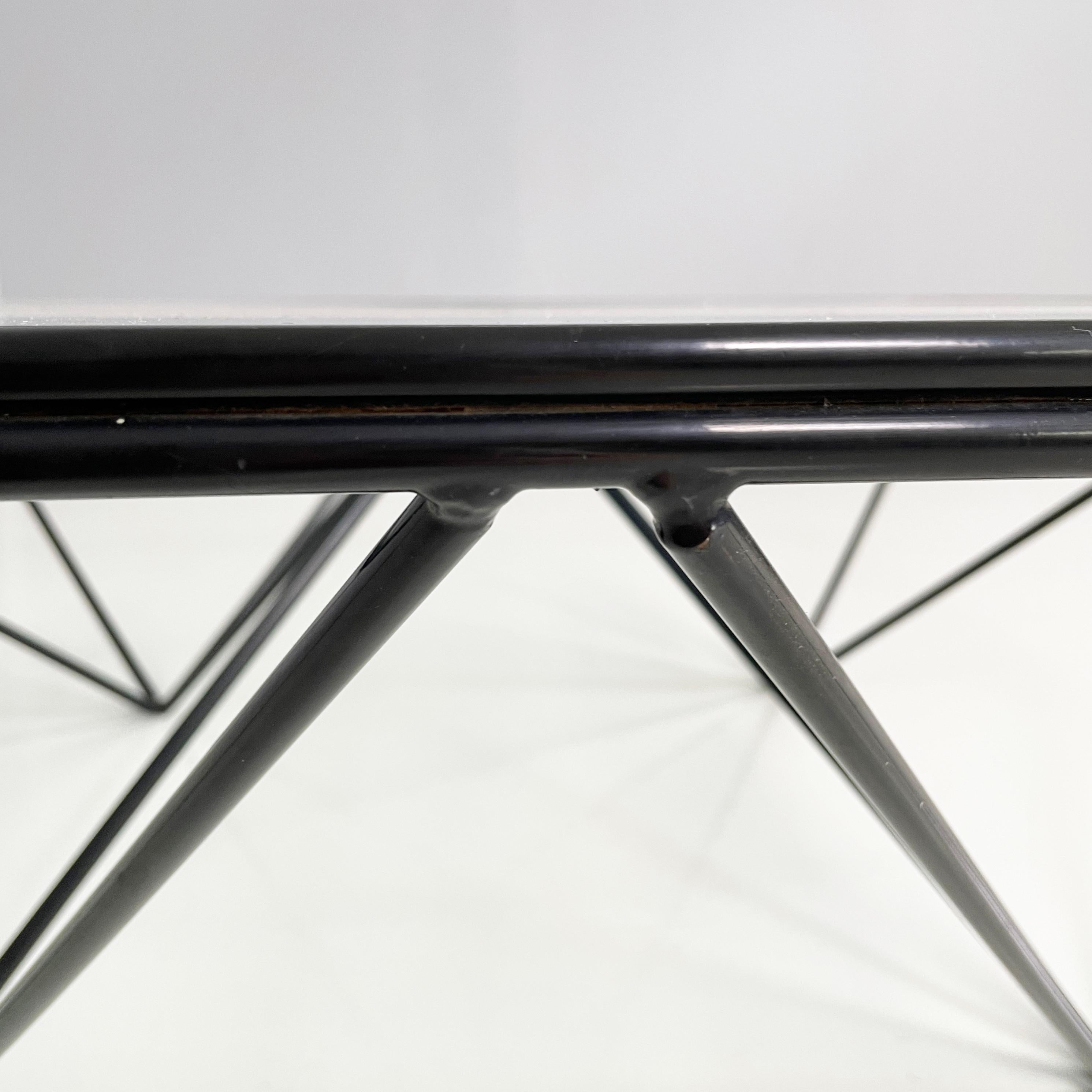 Moderno italiano Mesa de centro de cristal y metal negro Alanda de Piva para B&B, años 80 en venta 4