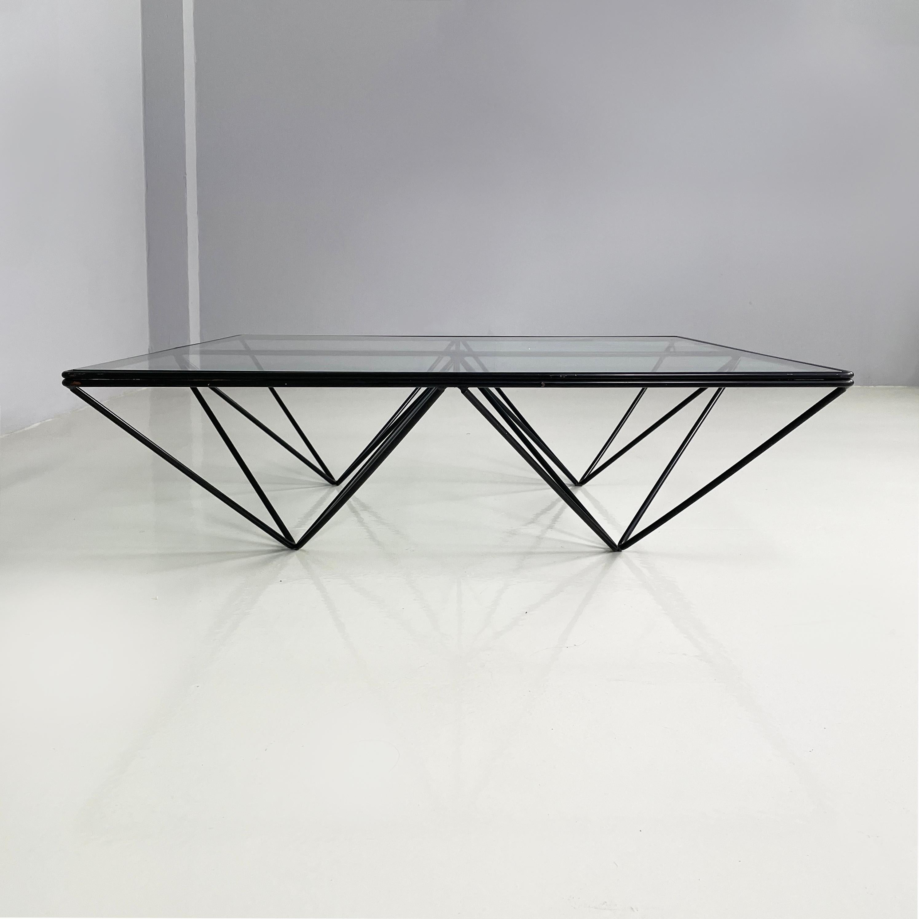 Moderno italiano Mesa de centro de cristal y metal negro Alanda de Piva para B&B, años 80 Italiano en venta