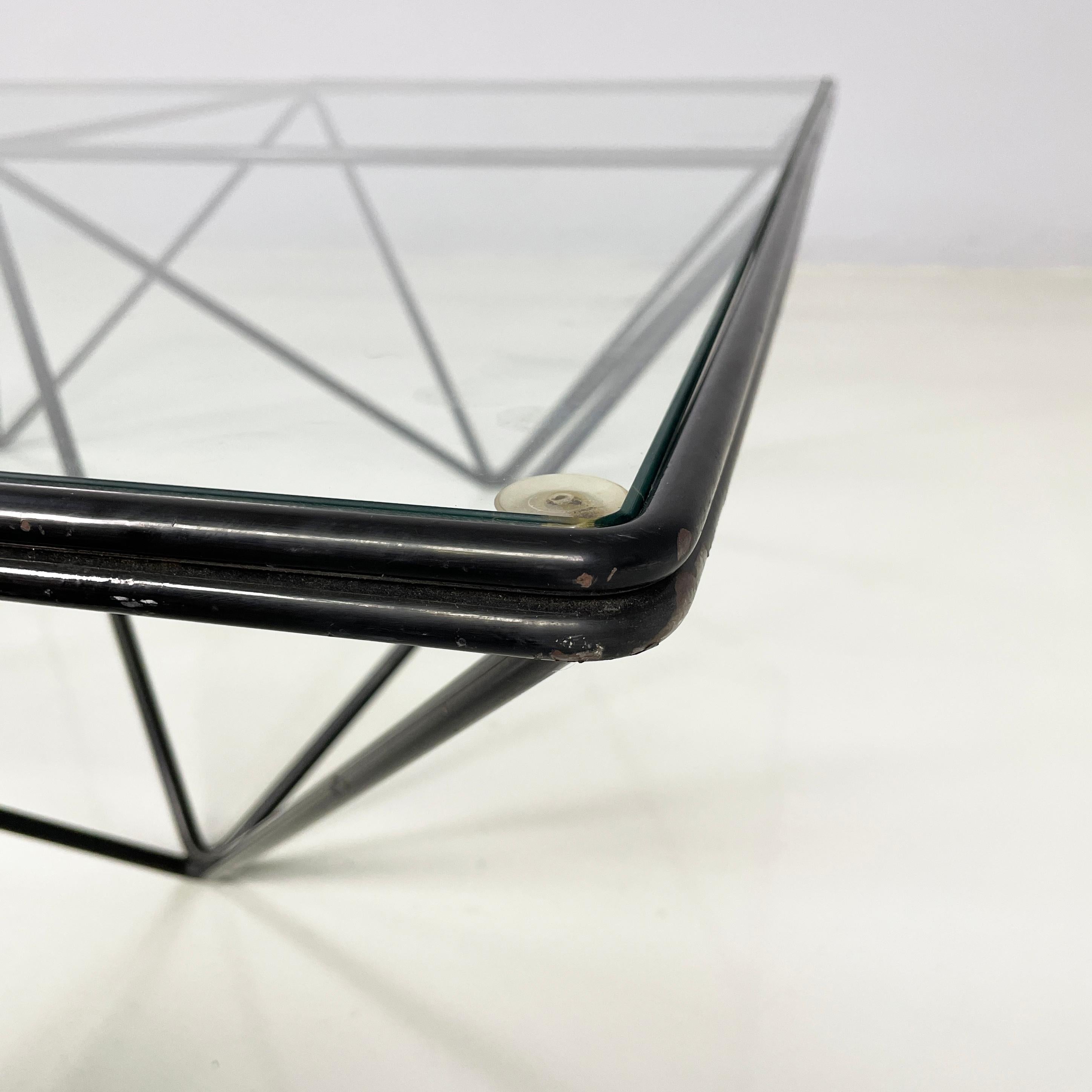 Moderno italiano Mesa de centro de cristal y metal negro Alanda de Piva para B&B, años 80 finales del siglo XX en venta