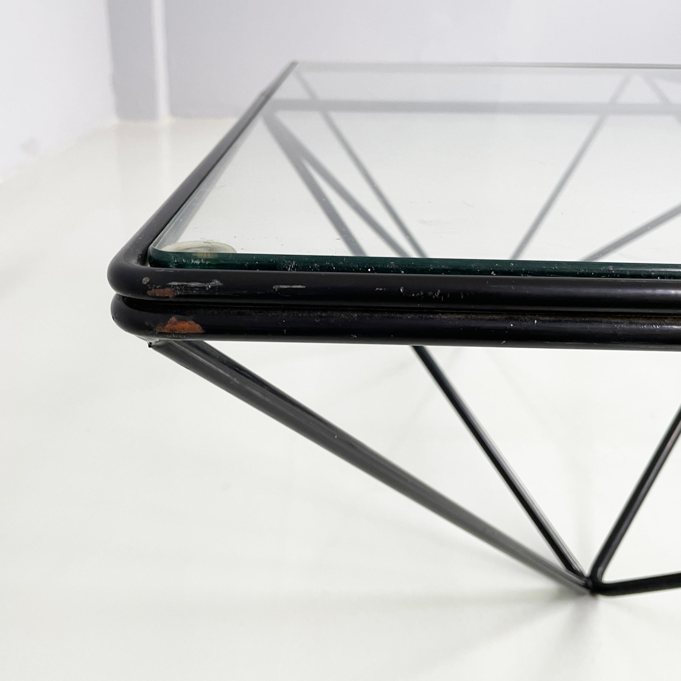 Moderno italiano Mesa de centro de cristal y metal negro Alanda de Piva para B&B, años 80 Metal en venta