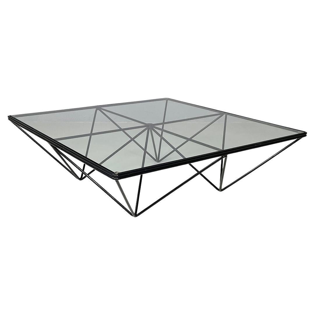 Moderno italiano Mesa de centro de cristal y metal negro Alanda de Piva para B&B, años 80 en venta