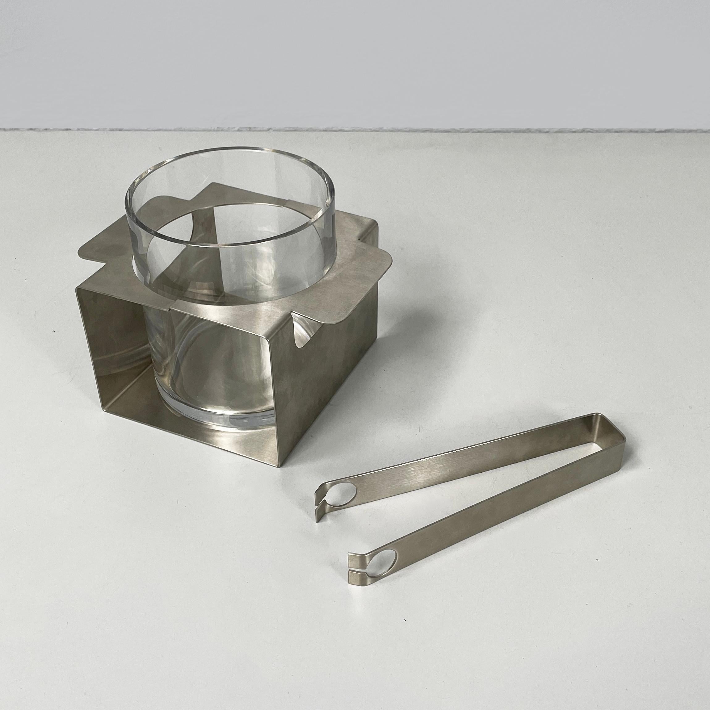 Italian modern glass and metal ice bucket with pliers by Zani & Zani, 1980s
Ice bucket with pliers in metal and glass. The bucket is made up of a cylindrical basket made of thick glass, inserted into a metal structure. The structure has small