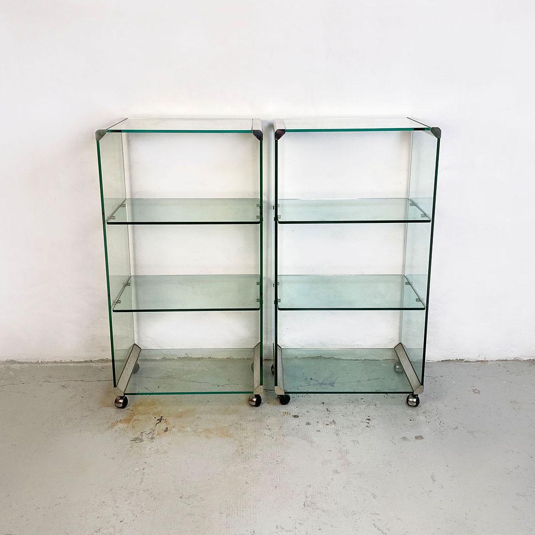 Italian modern glass exhibitor bookcase on wheels by Gallotti & Radice, 1970s
Exhibitor with mobile structure on wheels with glass shelves and details and corner fittings in chromed steel.
Designed and produced by Gallotti and Radice, 1970s.
Very