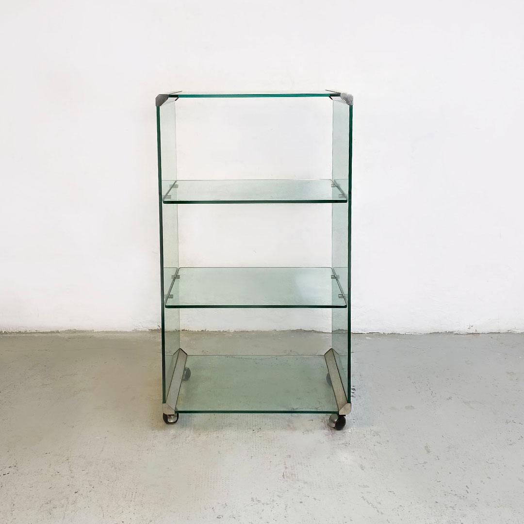 Italian Modern Glass Exhibitor Bookcase on Wheels by Gallotti & Radice, 1970s In Good Condition For Sale In MIlano, IT