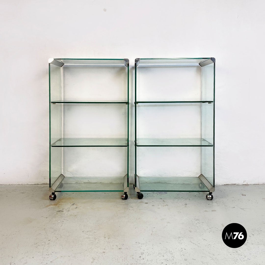 Italian modern glass exhibitors bookcases on wheels by Gallotti & Radice, 1970s
Pair of exhibitors with mobile structure on wheels with glass shelves and details and corner fittings in chromed steel.
Designed and produced by Gallotti and Radice,
