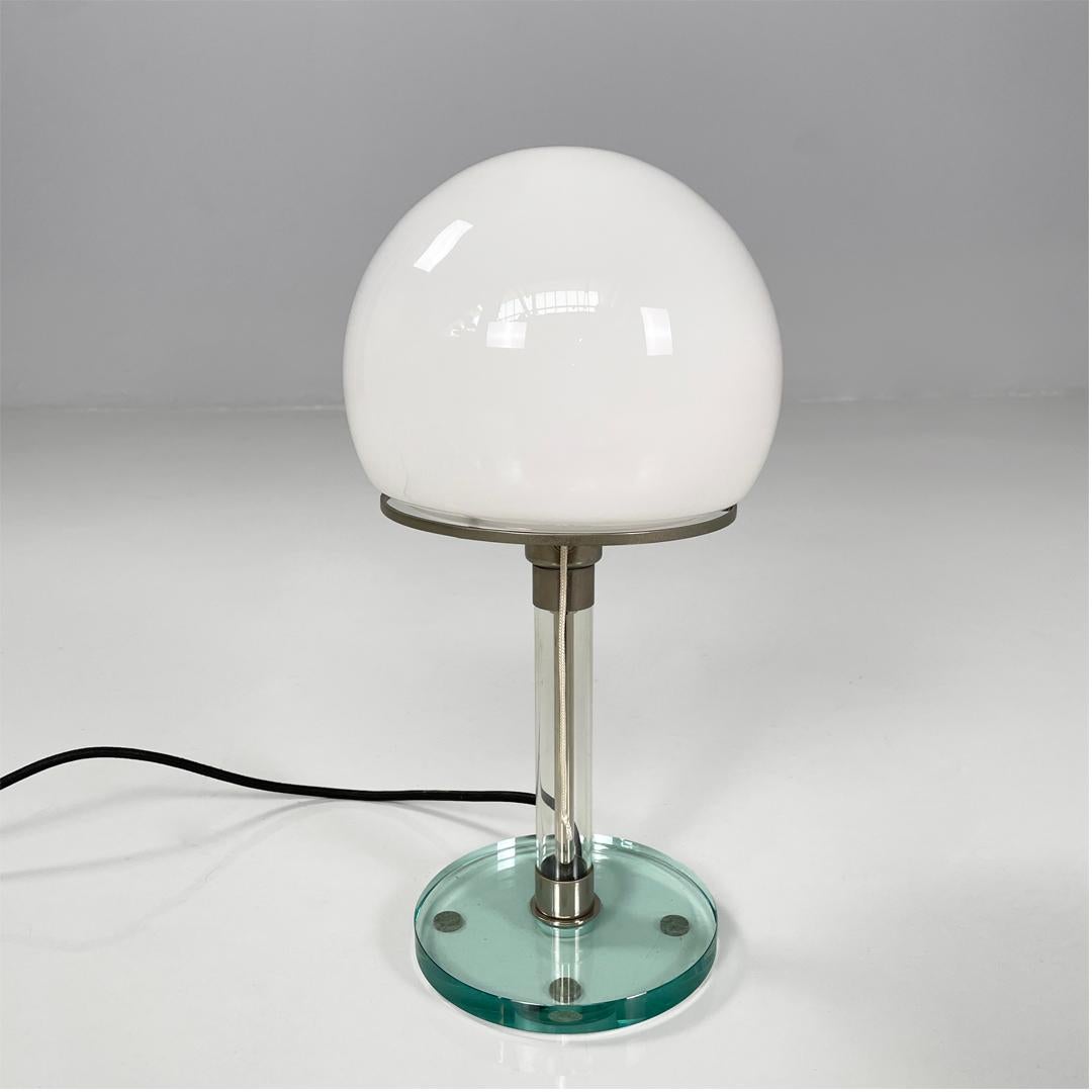 Allemand Lampe de table moderne italienne en verre et métal WG 24 Wilhelm Wagenfeld Tecnolumen, années 1980 en vente