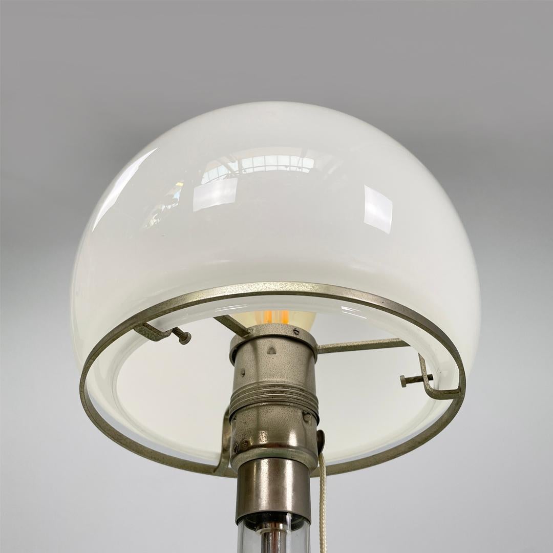 Lampe de table moderne italienne en verre et métal WG 24 Wilhelm Wagenfeld Tecnolumen, années 1980 en vente 1