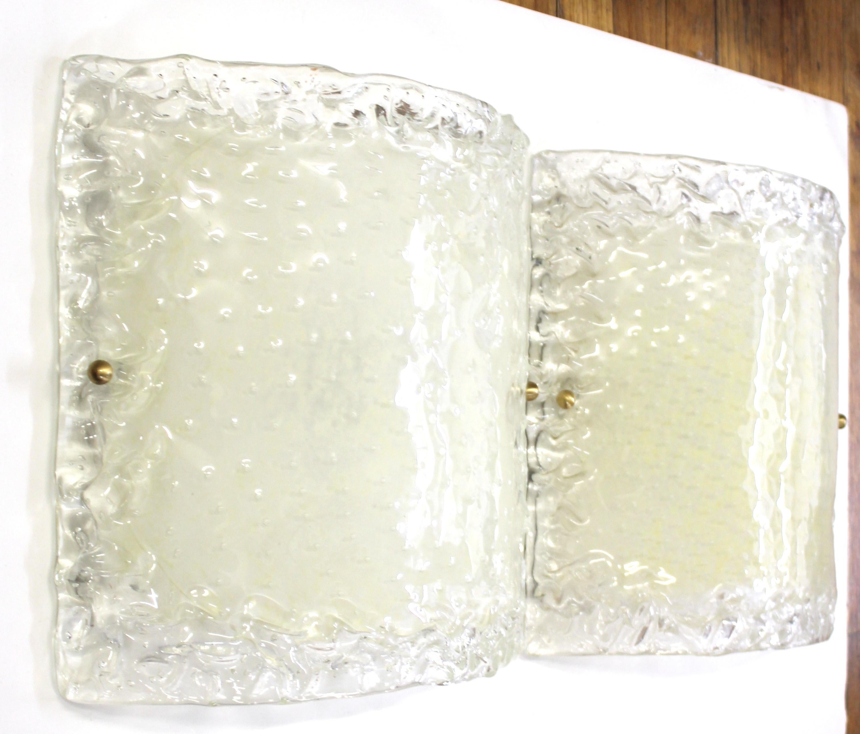 Italian Modern pair of sconces made in Murano glass during the mid-late 20th century. The pair is in great vintage condition with some age-appropriate wear.