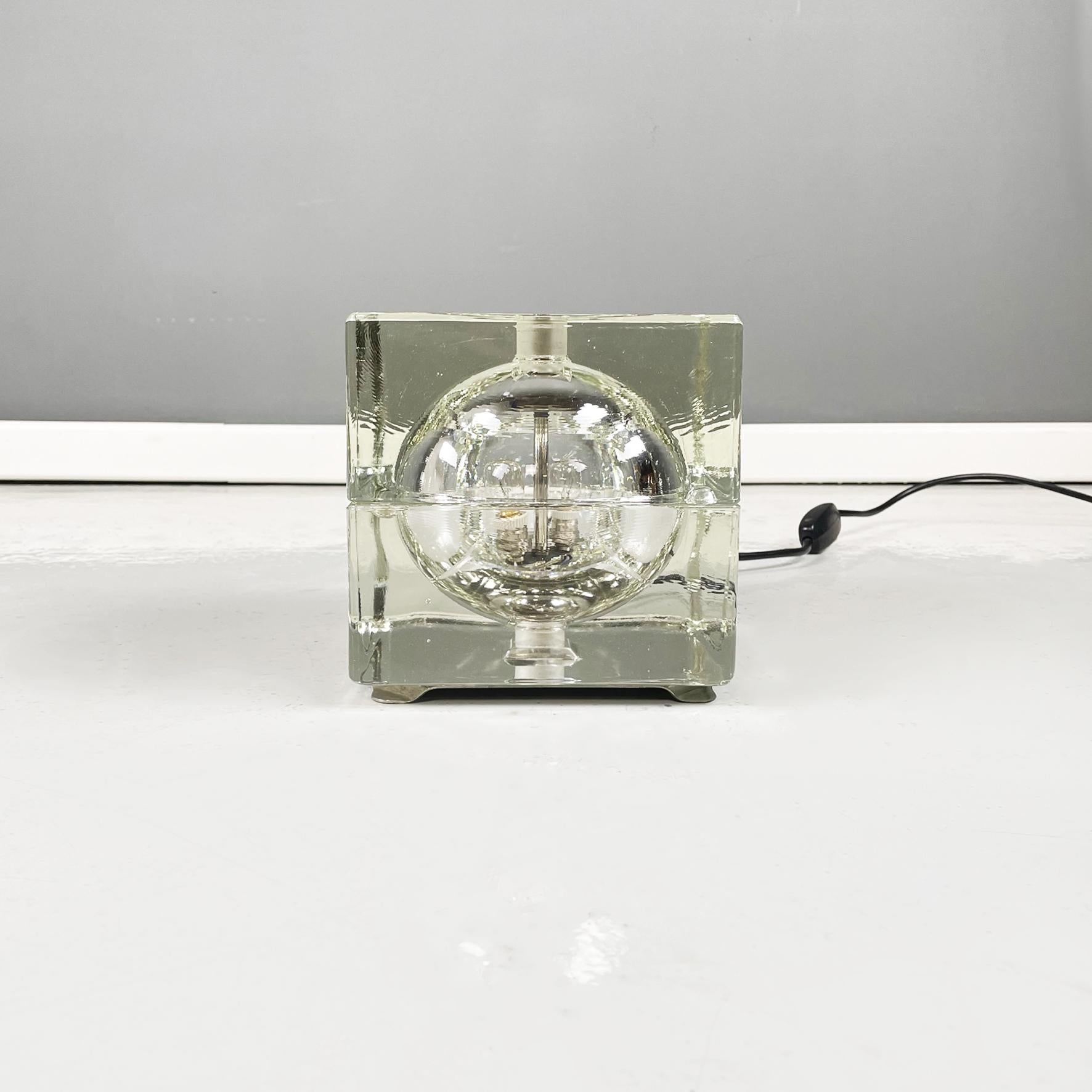 Italian modern Glass Table lamp mod. Cubosfera by Alessandro Mendini for Fidenza Vetraria, 1970s
Table lamp mod. Cubosfera with a square base in glass. The structure is composed of two semi-cubic parts placed one above the other, in the middle of
