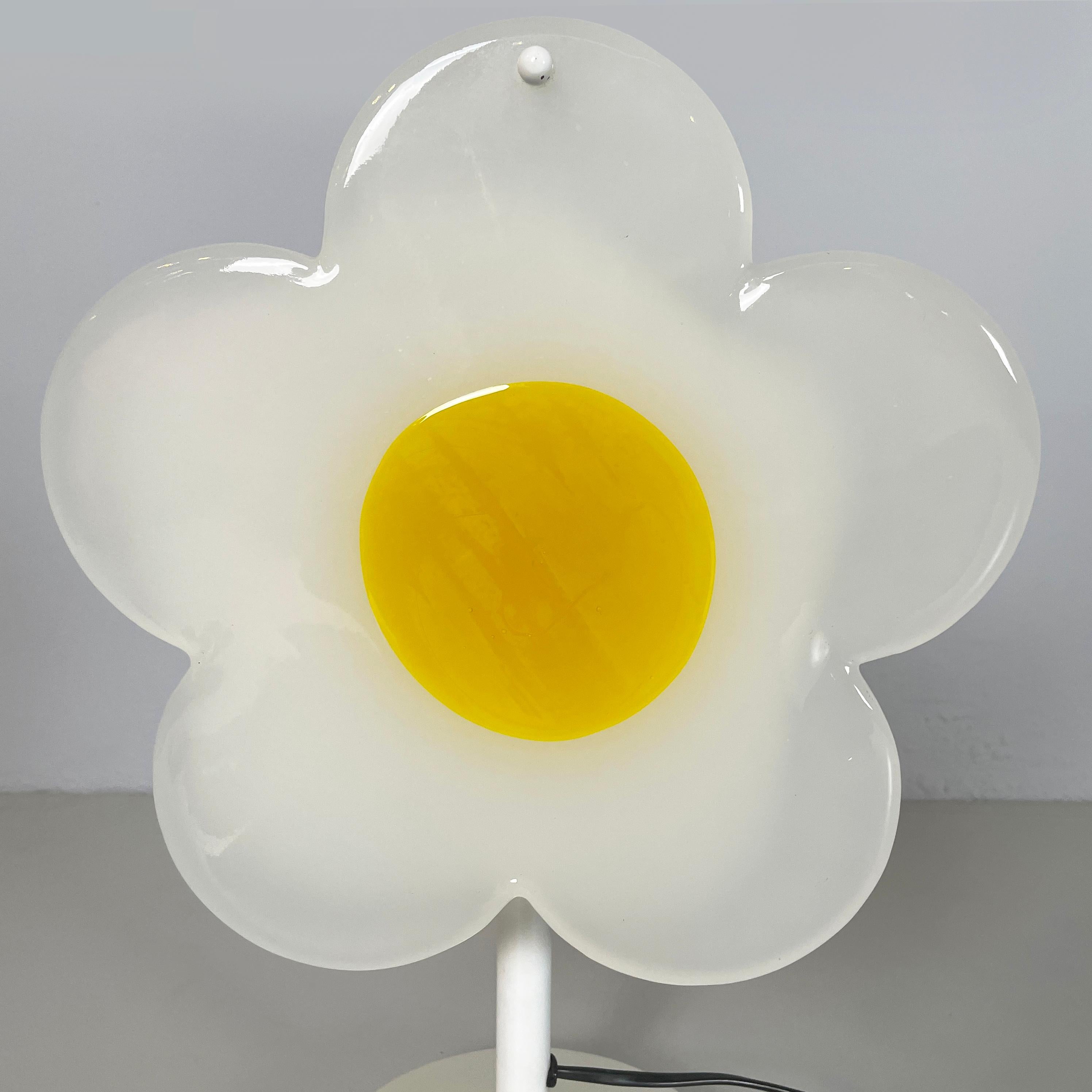 Italian modern glass table lamp Fiore  in daisy flower shape by Paf Studio 1980s 2