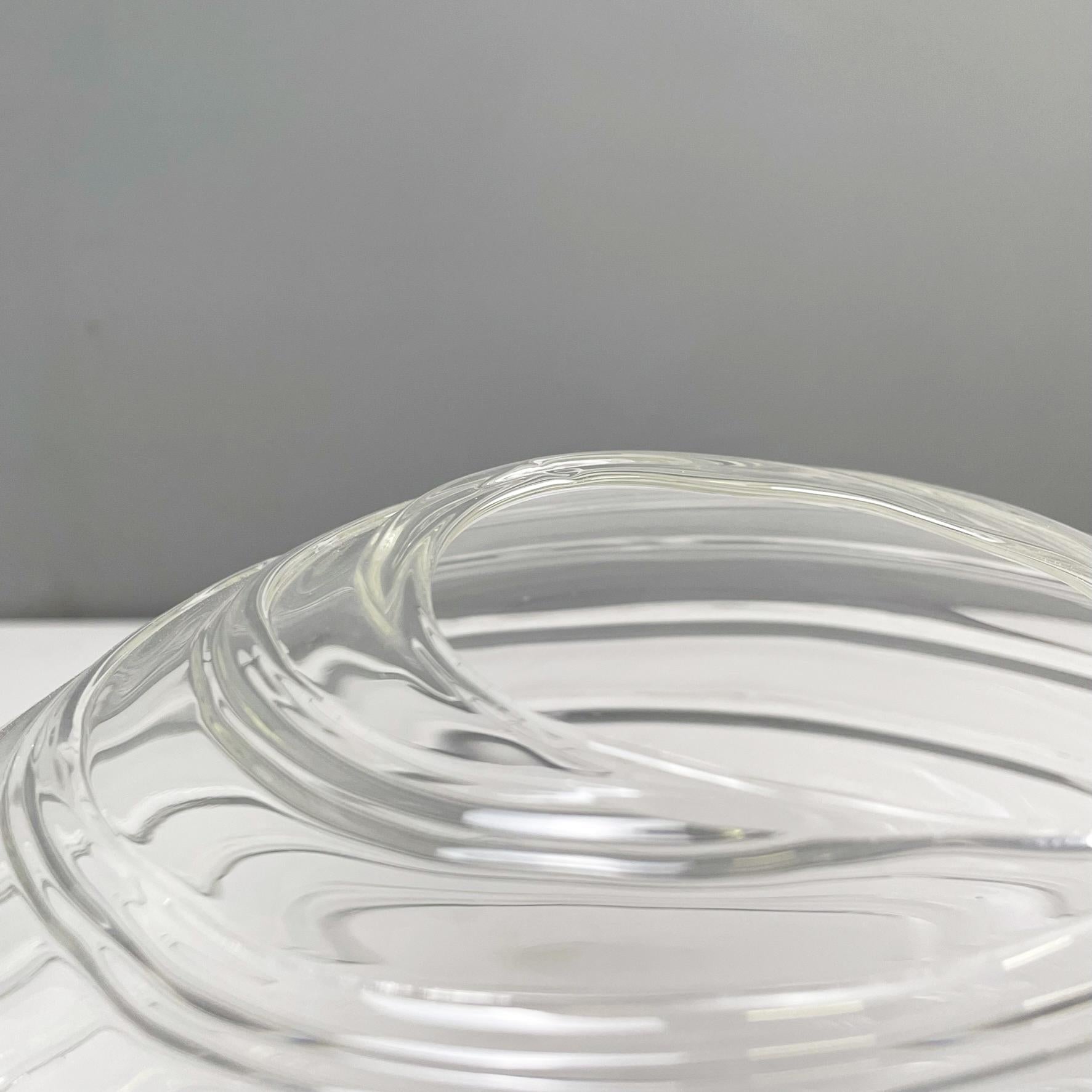 Italian modern Glass vase with round shape and spiral by Roberto Faccioli, 1990s In Good Condition For Sale In MIlano, IT