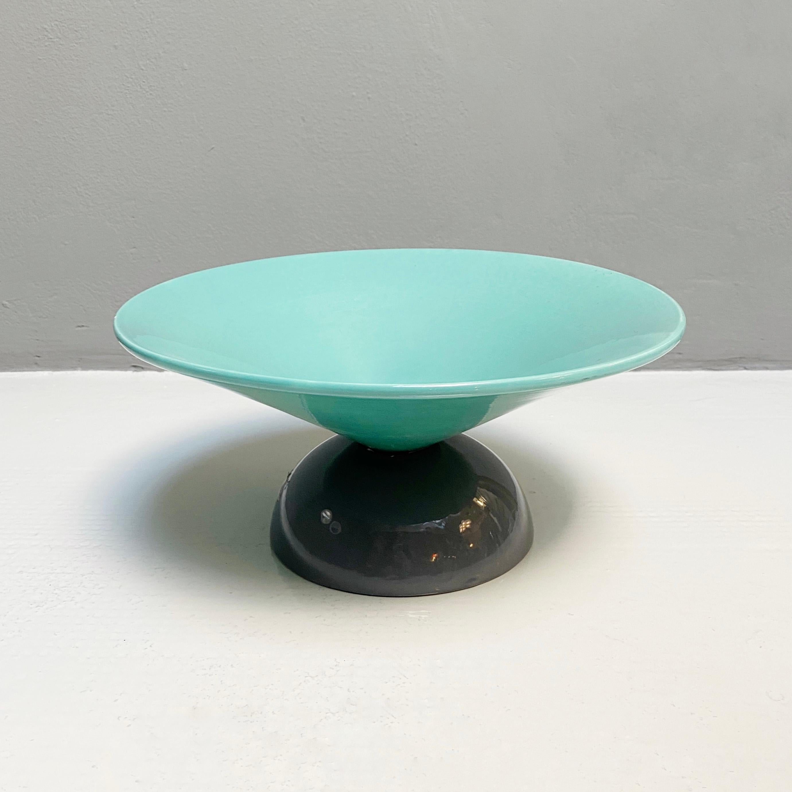 Ceramic centerpiece by Baldelli, 1990s
Centerpiece in glazed ceramic composed of a teal conical structure on a gray hemisphere. Made by Baldelli in the 1990s.

Good condition, some signs of wear.

Measurements in cm 35x17h.