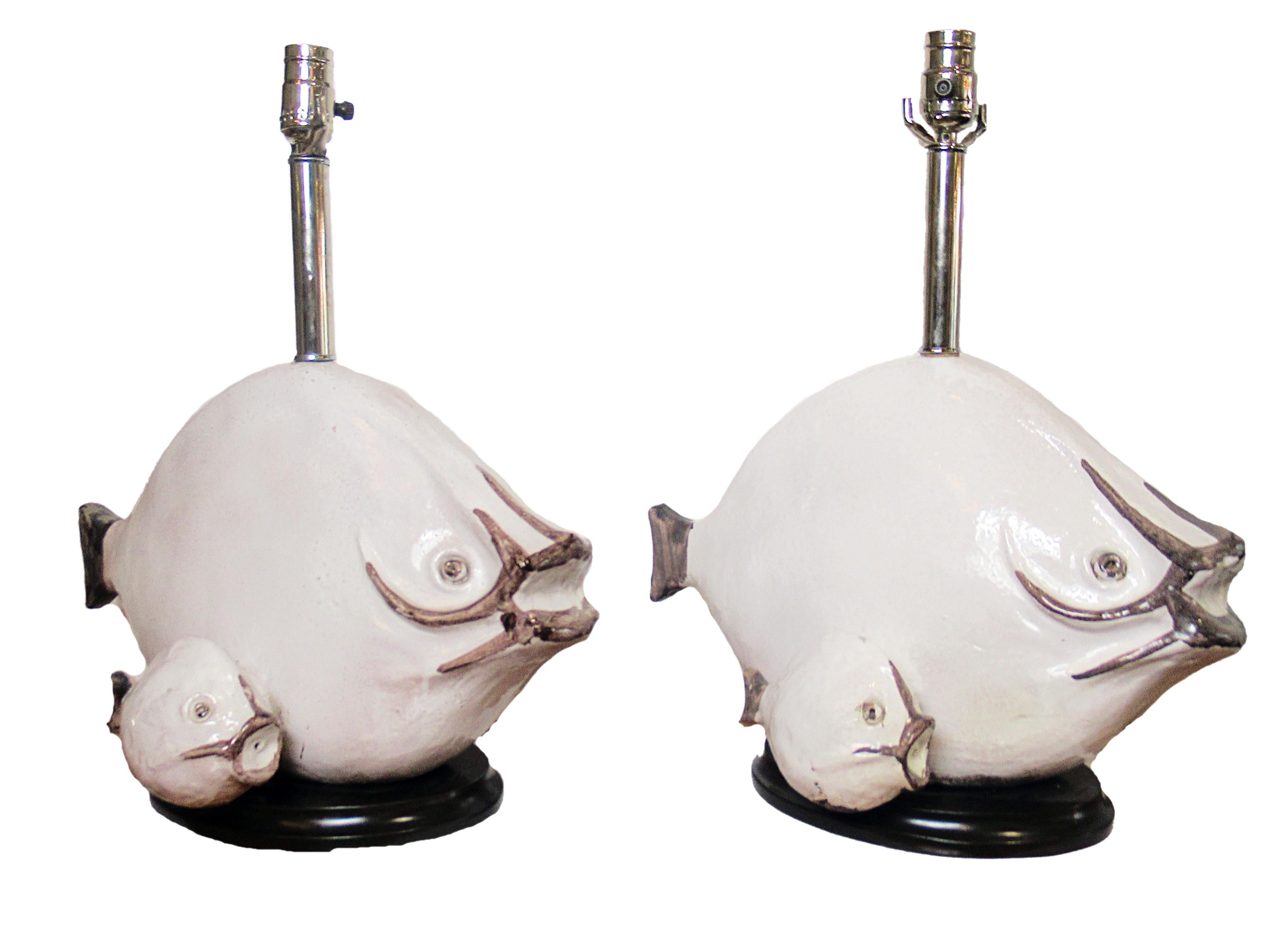 Italian pottery ceramic double fish Lamps by the eccentric ceramics genius Ivo De Santis for his Gli Etruschi pottery in Florence. A friend of Marcello Fantoni (also of Florence), Ivo De Santis' pottery compares favourably with that of Fantoni and