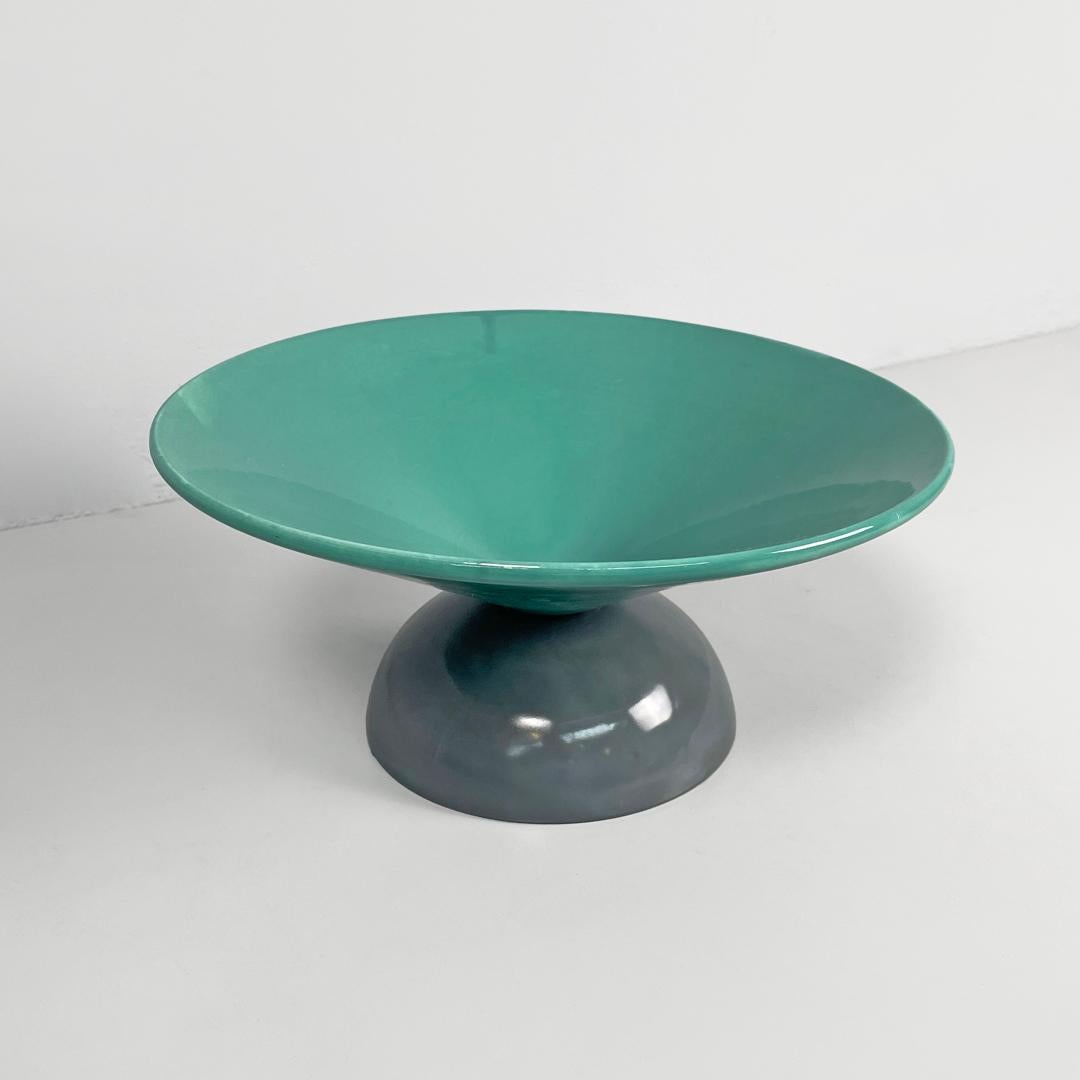 Italian modern glazed ceramic round centerpiece by Baldelli, 1990s
Glazed ceramic centerpiece composed of a teal conical structure on a gray hemisphere.
Can be used as a pocket emptier or fruit bowl.
Produced and designed by Baldelli in 1990s.
Good