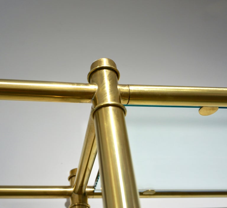 Italian Modern Gold Brass Tubular Shelving Unit Étagère on Black Lacquered Base For Sale at