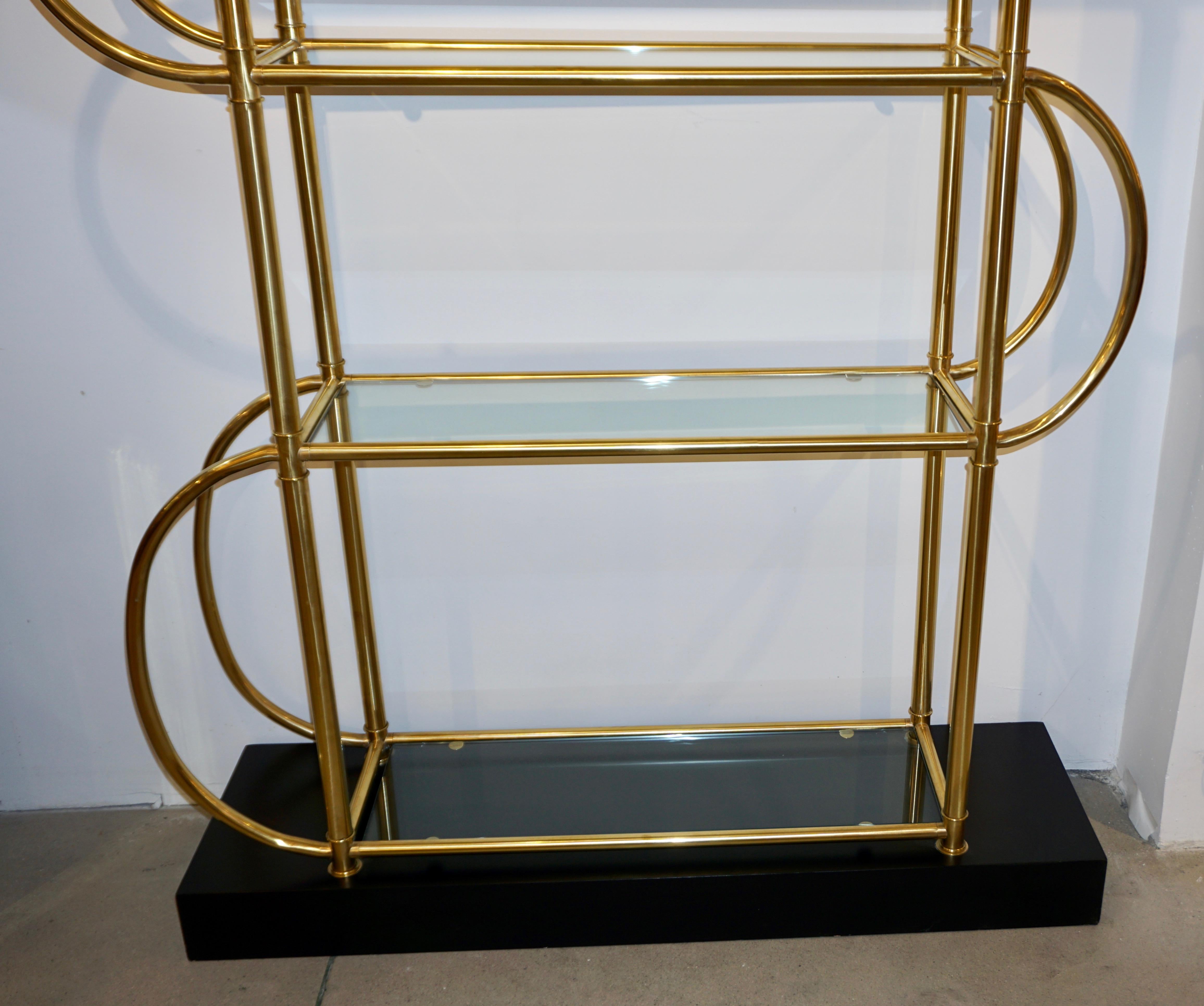 Italian Modern Gold Brass Tubular Shelving Unit Étagère on Black Lacquered Base For Sale 2