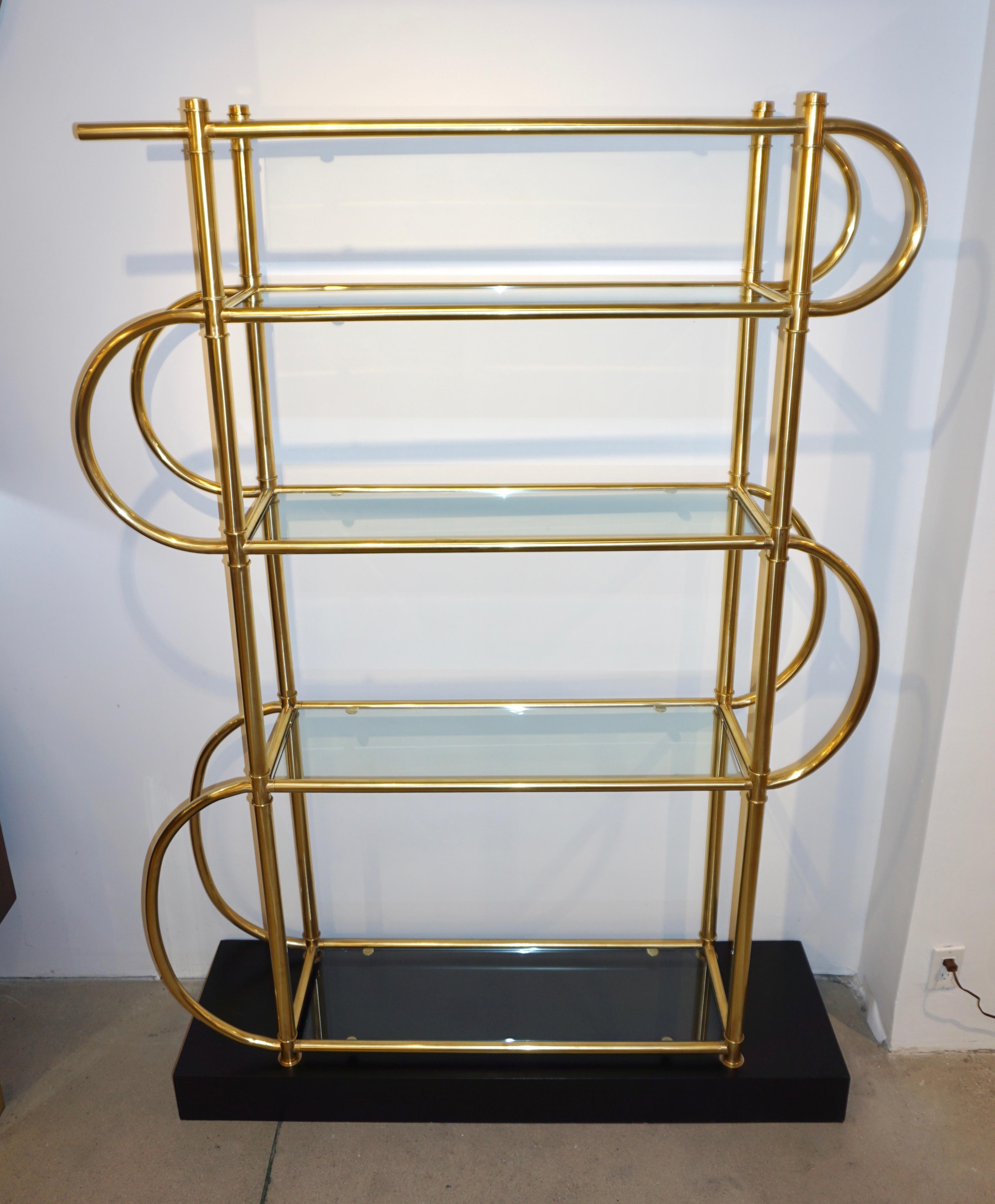 Italian Modern Gold Brass Tubular Shelving Unit Étagère on Black Lacquered Base For Sale 6