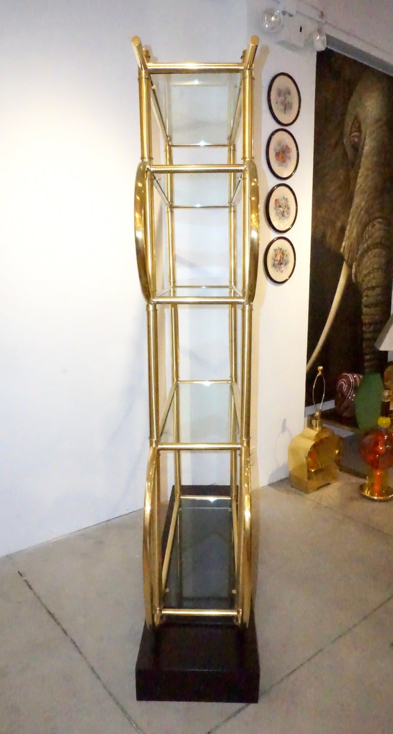 Italian Modern Gold Brass Tubular Shelving Unit Étagère on Black Lacquered Base For Sale at