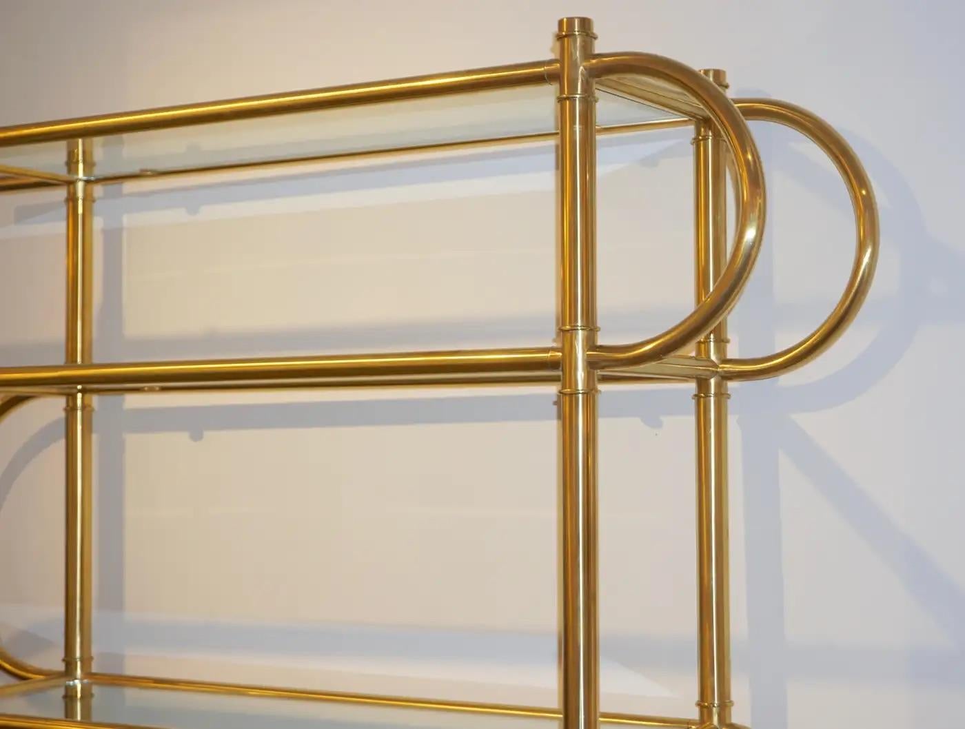 Scaffalatura tubolare moderna italiana in ottone dorato su base laccata nera In condizioni Nuovo in vendita a New York, NY