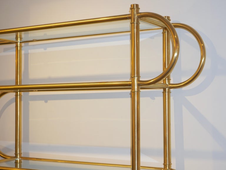 Italian Modern Gold Brass Tubular Shelving Unit Étagère on Black Lacquered Base For Sale at