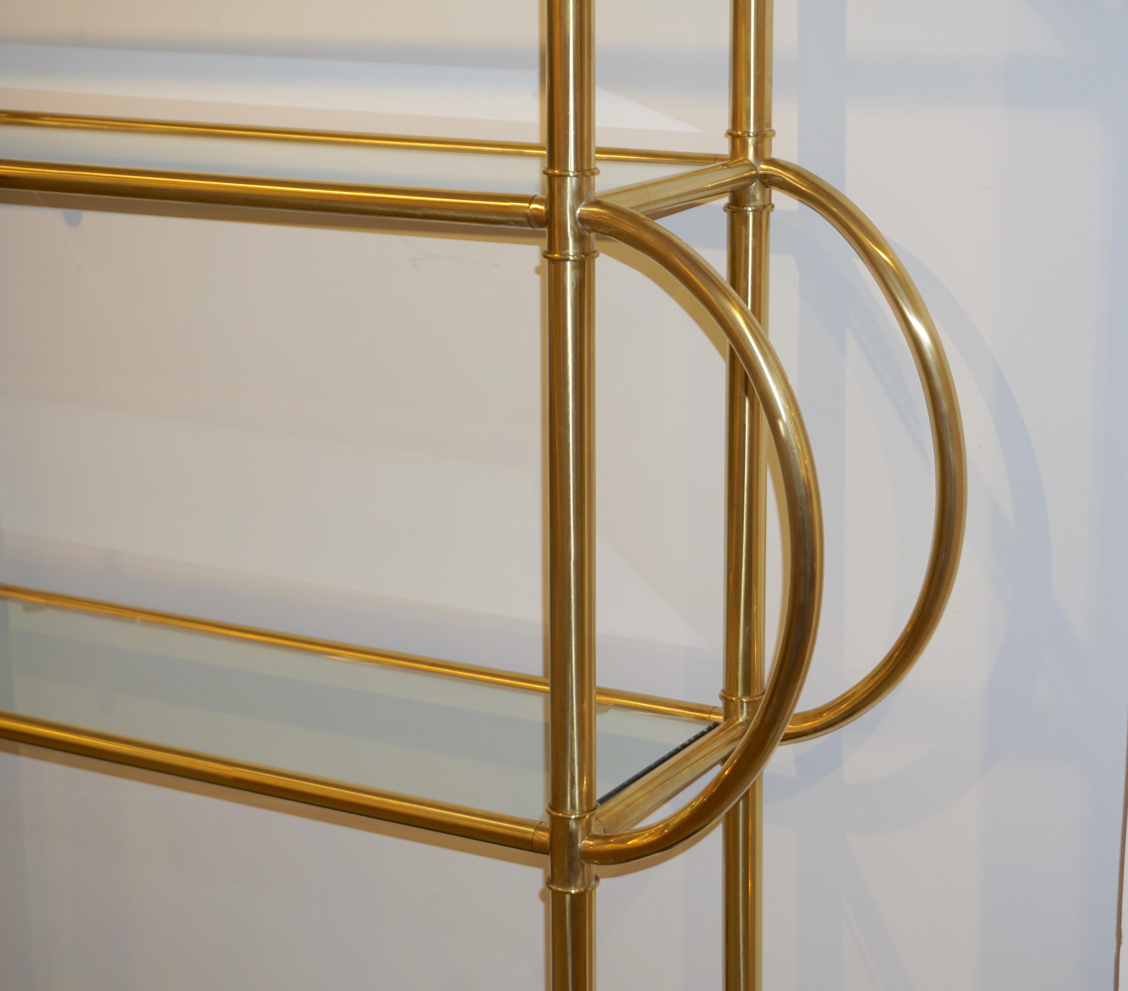 Hand-Crafted Italian Modern Gold Brass Tubular Shelving Unit Étagère on Black Lacquered Base For Sale