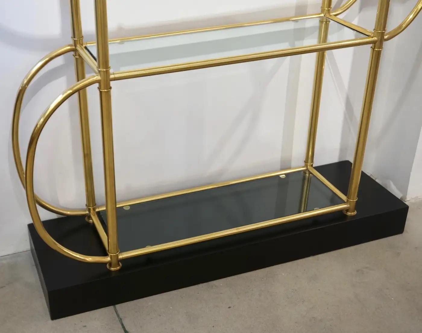 Ottone Scaffalatura tubolare moderna italiana in ottone dorato su base laccata nera in vendita