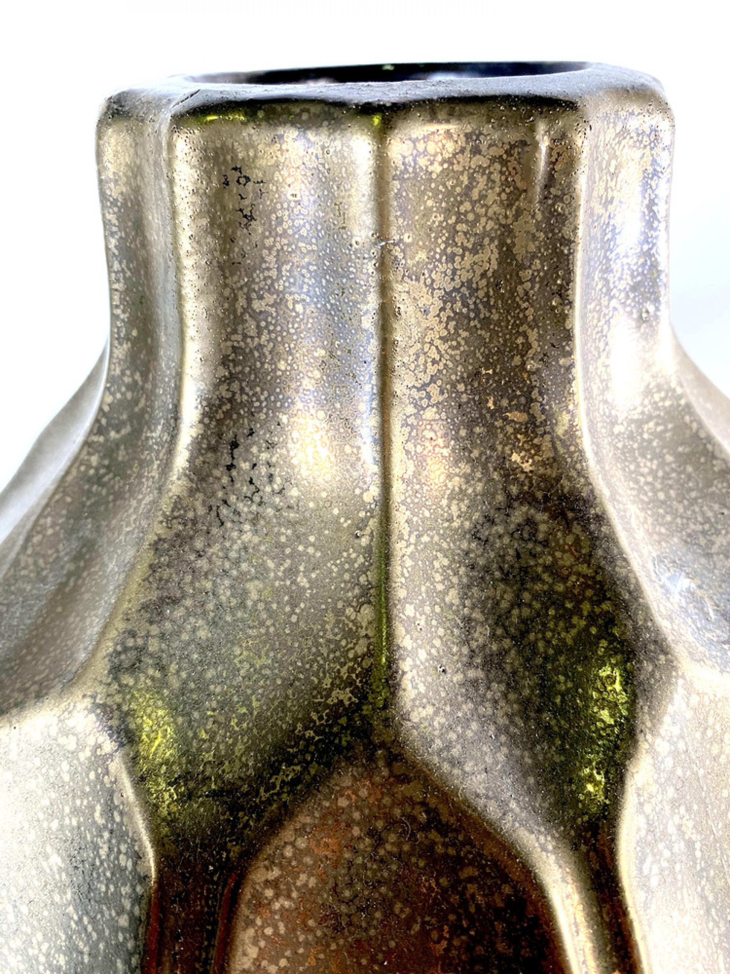 Fatto a mano Vaso moderno italiano in ceramica dorata, stile Gio Ponti in vendita