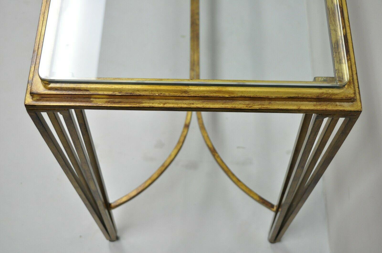 20ième siècle Console canapé moderne italienne dorée et dorée à base en fer lourd avec plateau en verre, table d'entrée en vente