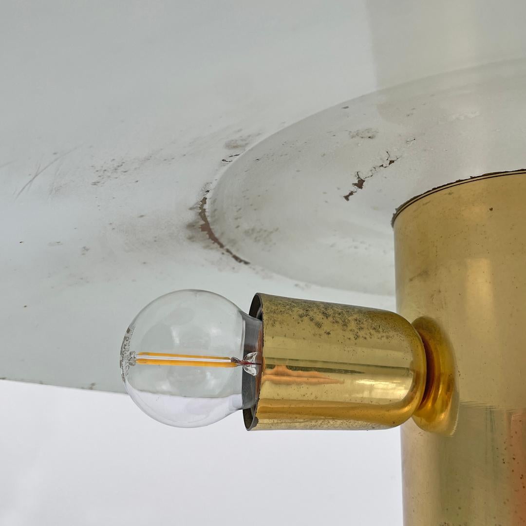 Lampe de table moderne italienne en laiton doré avec une base ronde en marbre beige, 1970 en vente 5