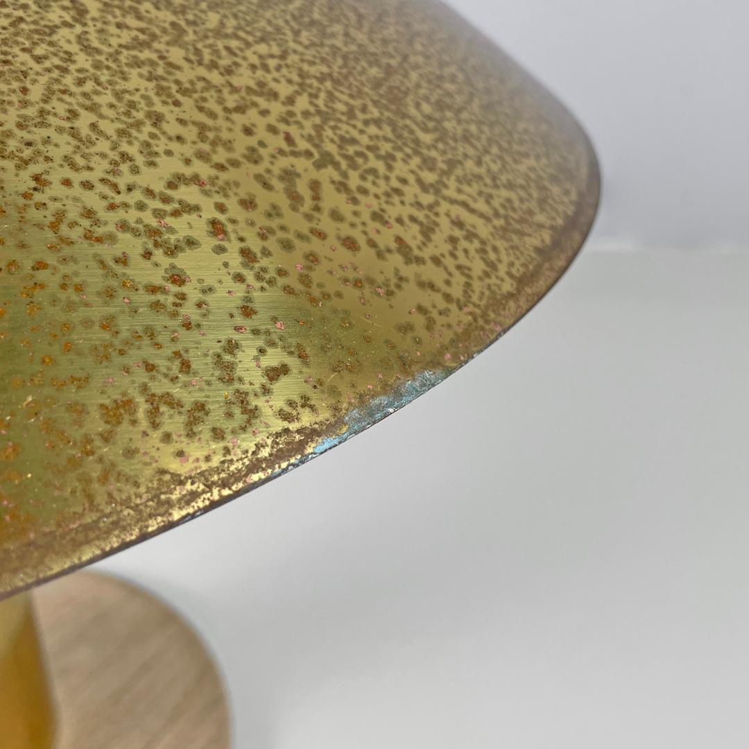Lampe de table moderne italienne en laiton doré avec une base ronde en marbre beige, 1970 en vente 6