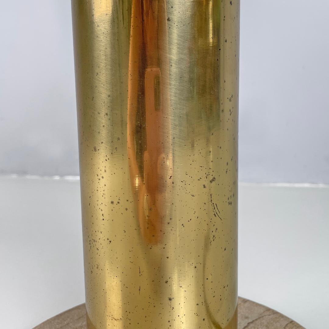 Lampe de table moderne italienne en laiton doré avec une base ronde en marbre beige, 1970 en vente 8