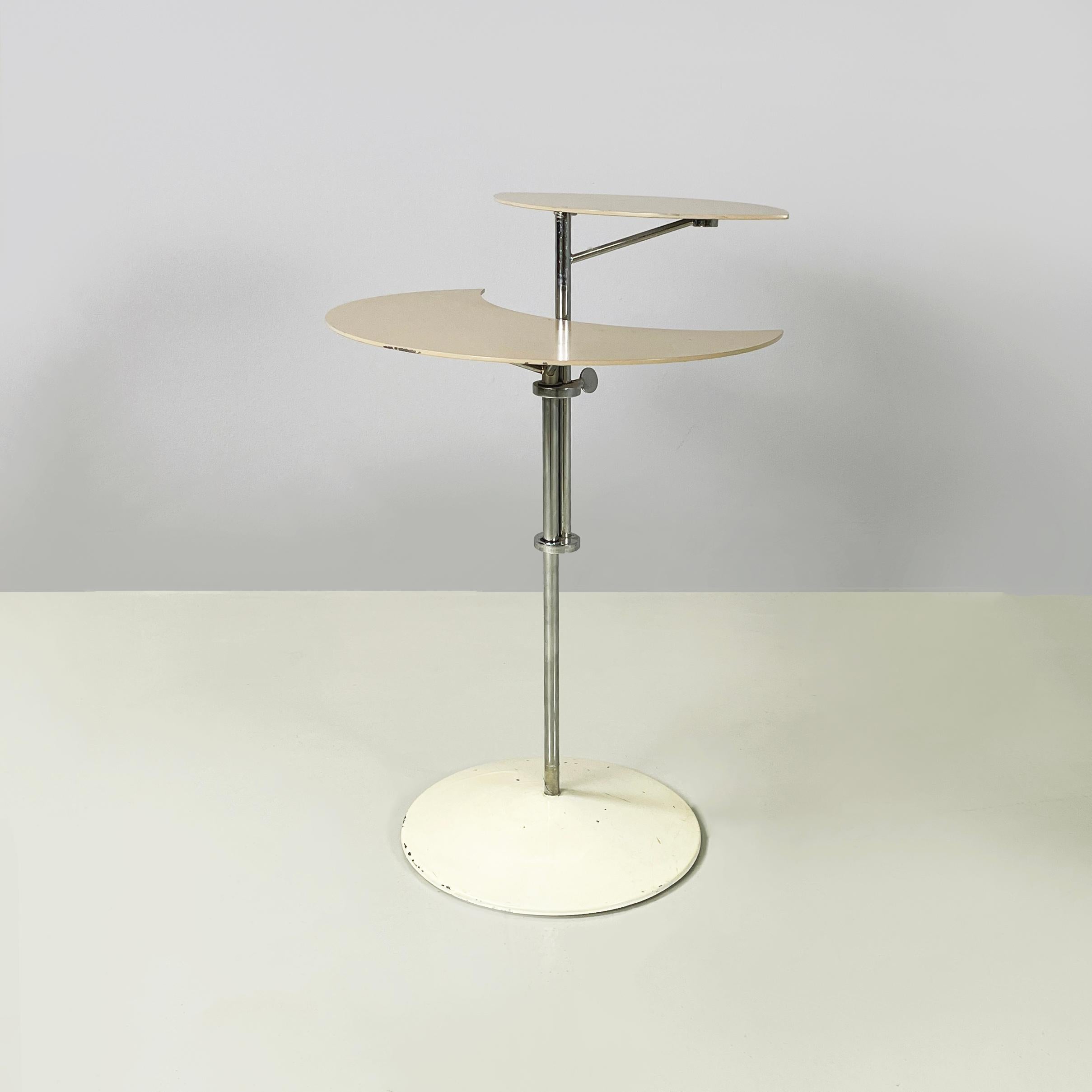 Italian modern Gray and white metal round coffee table with double shelf, 1990s
Coffee table with double shelf in gray-beige painted metal. The two tops are positioned at different heights and are complementary in shape. The structure is made of